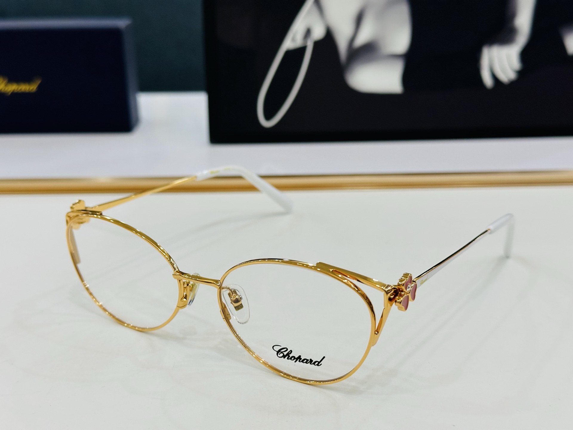 原版 ChoPard肖邦 MODEL VCHG76 Size：56口17-140 以现代时尚的设计风格 