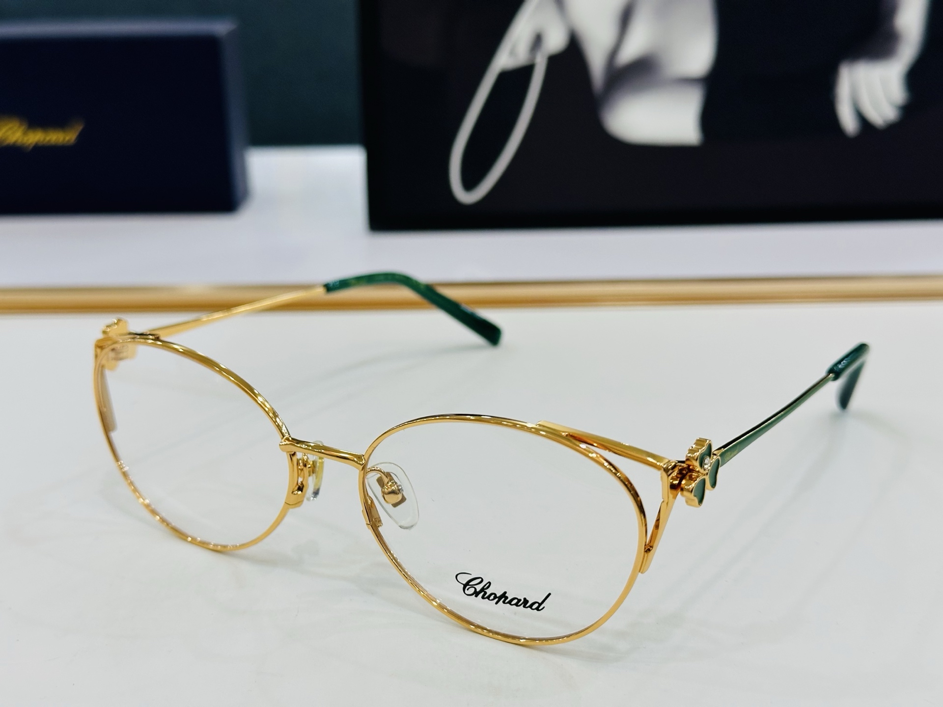 原版 ChoPard肖邦 MODEL VCHG76 Size：56口17-140 以现代时尚的设计风格 