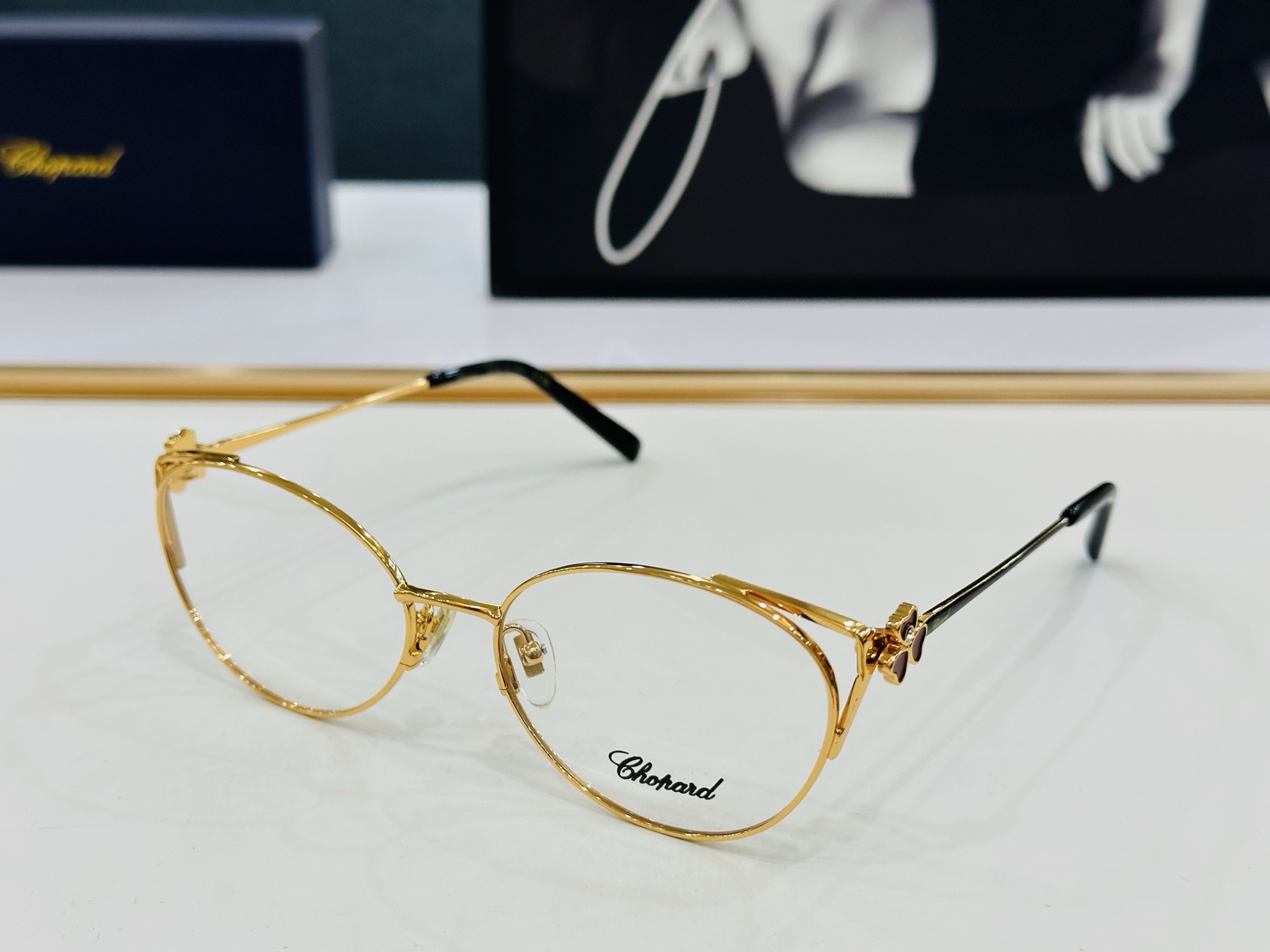 原版 ChoPard肖邦 MODEL VCHG76 Size：56口17-140 以现代时尚的设计风格 