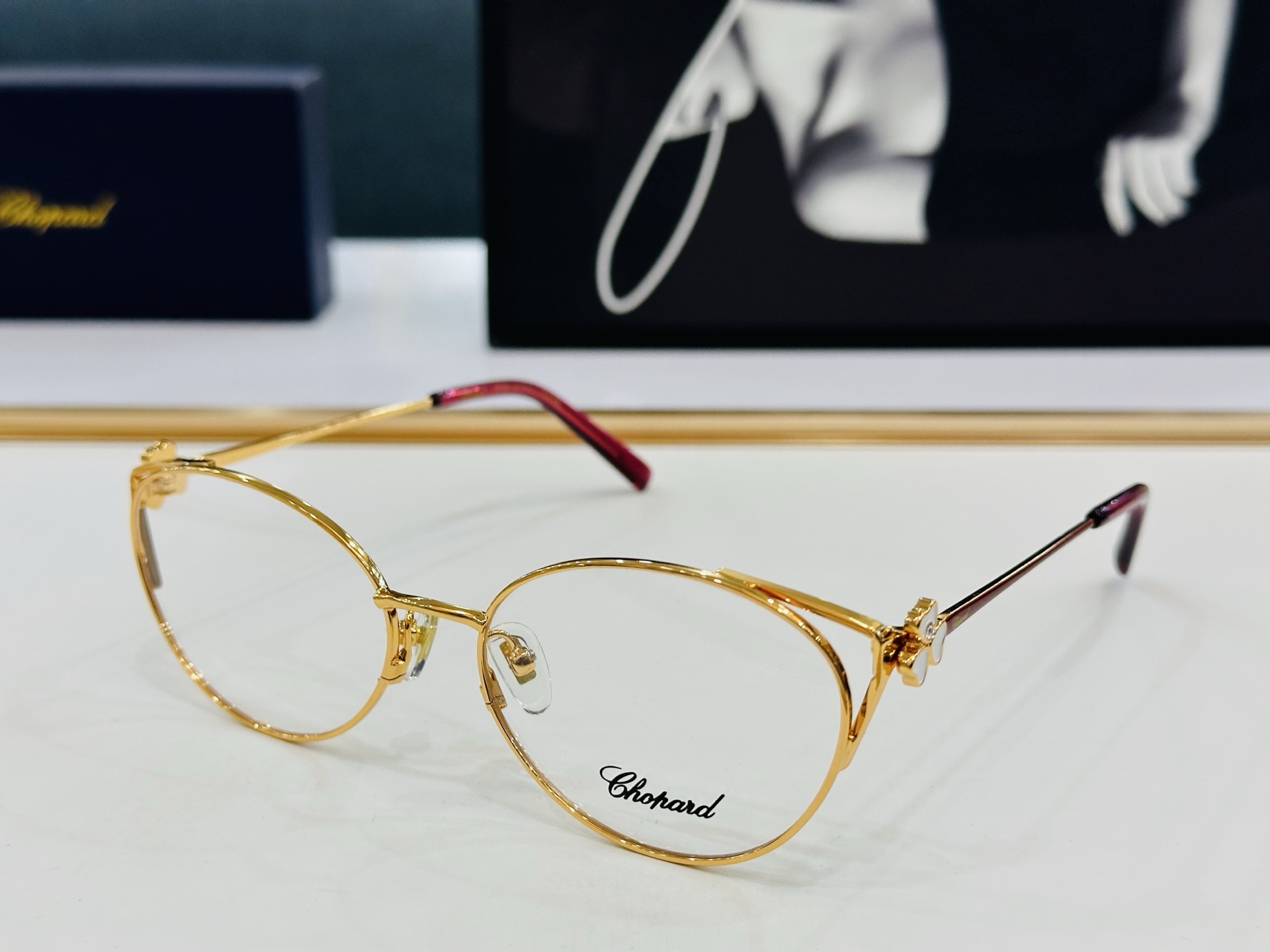 原版 ChoPard肖邦 MODEL VCHG76 Size：56口17-140 以现代时尚的设计风格 