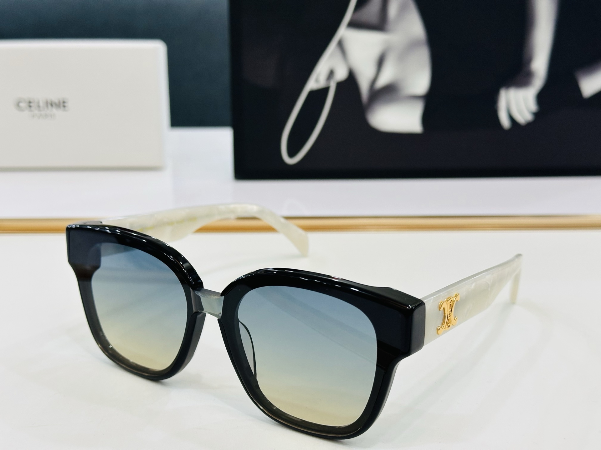 【CELINE】赛琳 CL42094 Size：53口21-145 一直热销的款式 欧美风 光泽度好 质