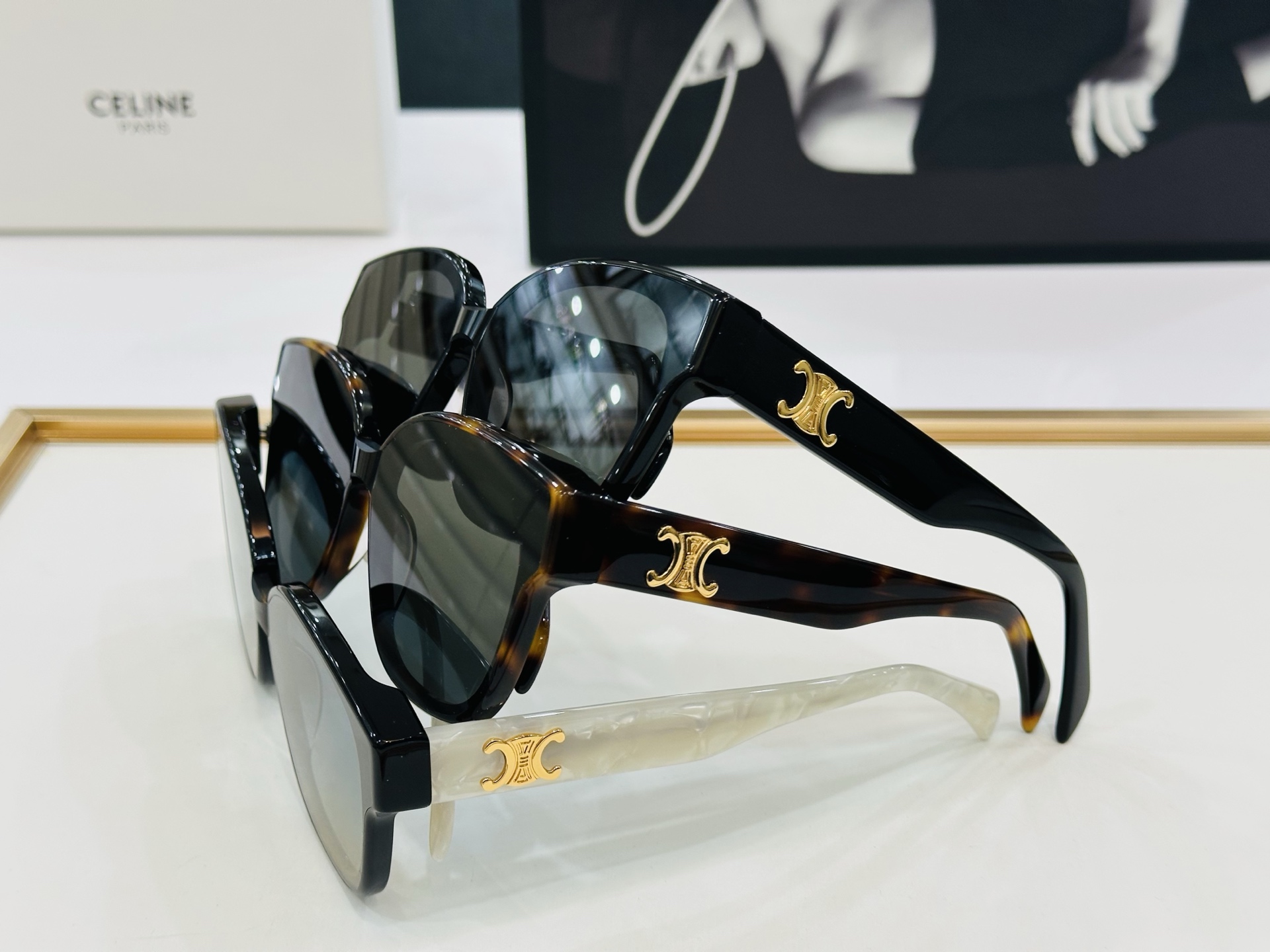 【CELINE】赛琳 CL42094 Size：53口21-145 一直热销的款式 欧美风 光泽度好 质