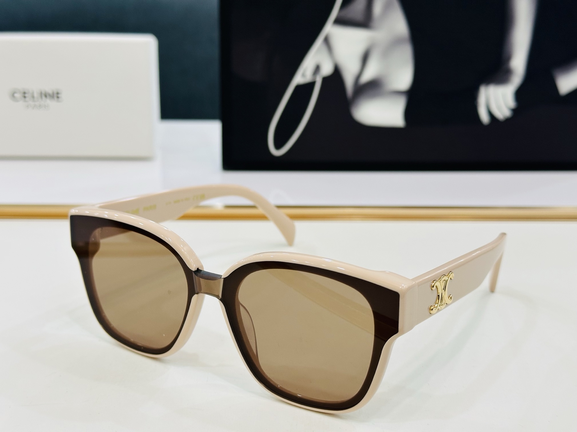 【CELINE】赛琳 CL42094 Size：53口21-145 一直热销的款式 欧美风 光泽度好 质