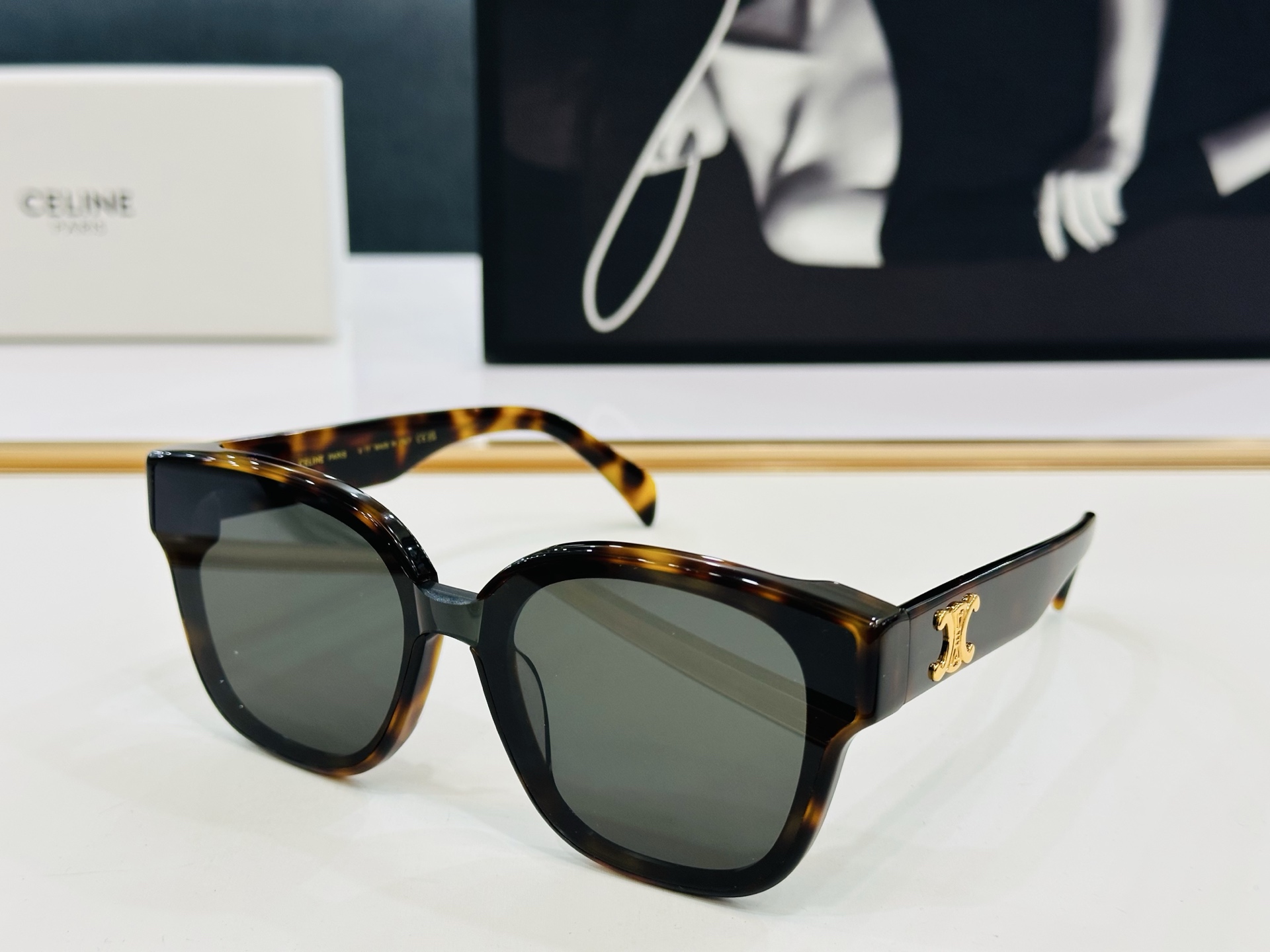 【CELINE】赛琳 CL42094 Size：53口21-145 一直热销的款式 欧美风 光泽度好 质