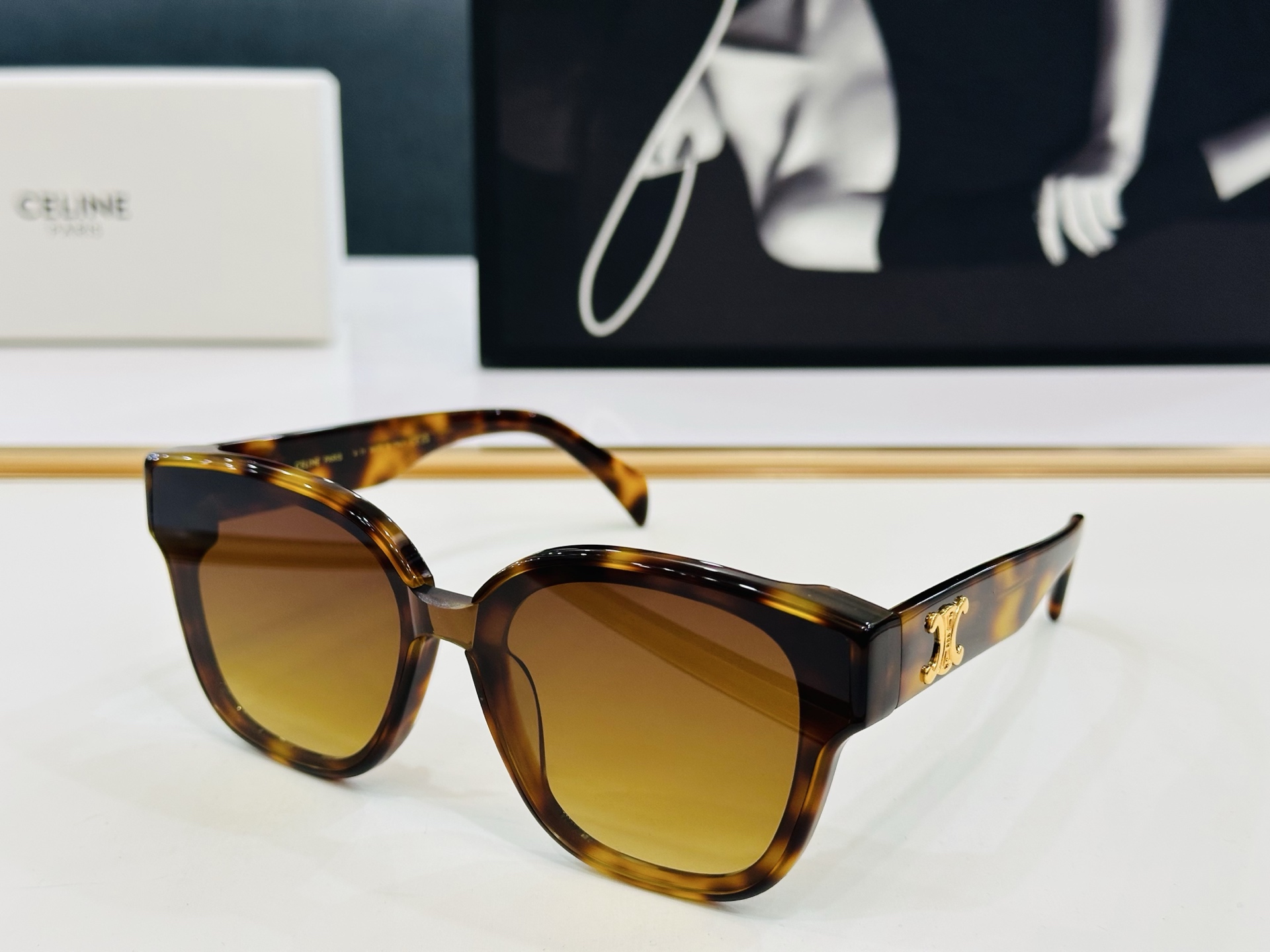 【CELINE】赛琳 CL42094 Size：53口21-145 一直热销的款式 欧美风 光泽度好 质