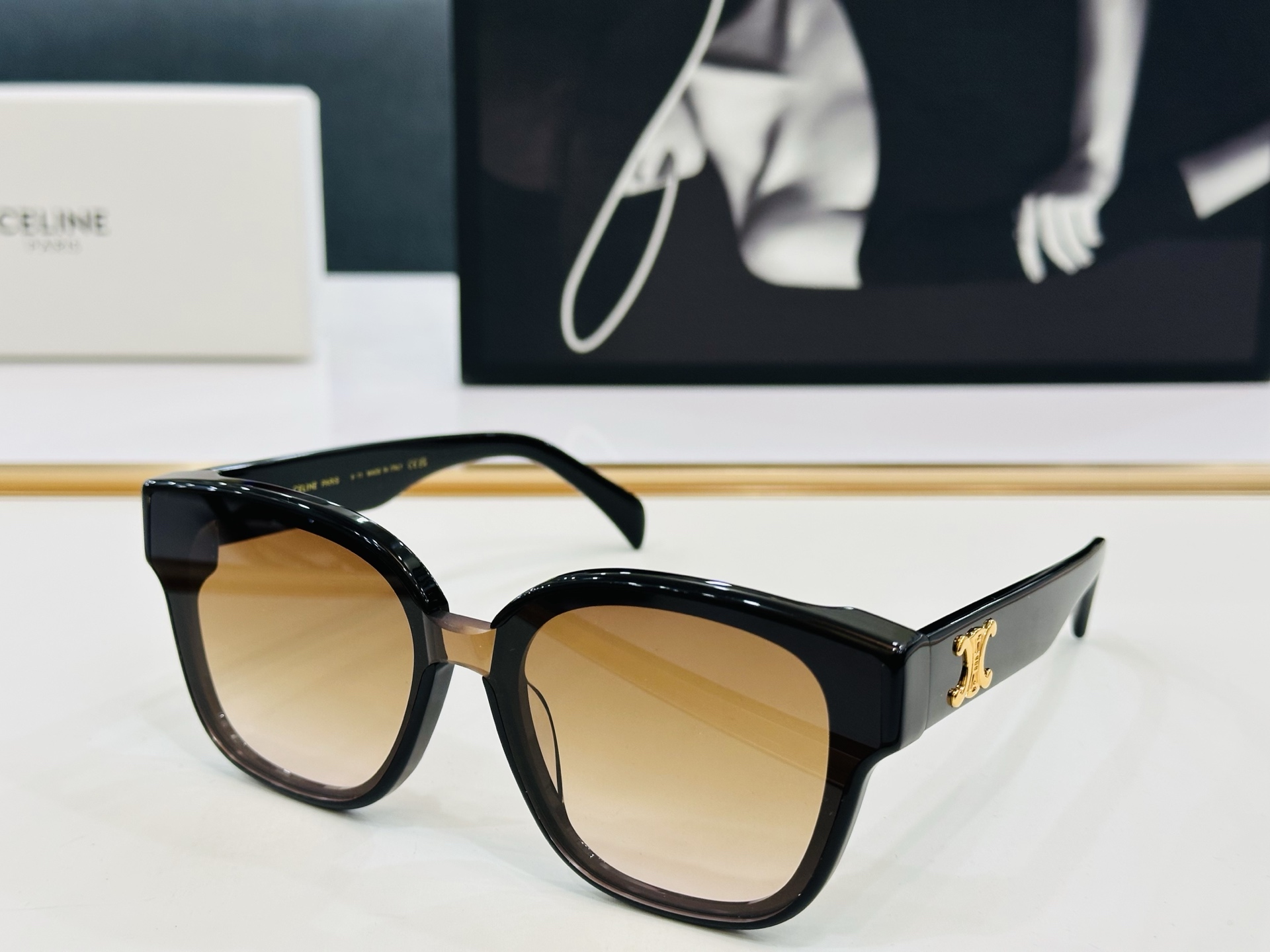 【CELINE】赛琳 CL42094 Size：53口21-145 一直热销的款式 欧美风 光泽度好 质