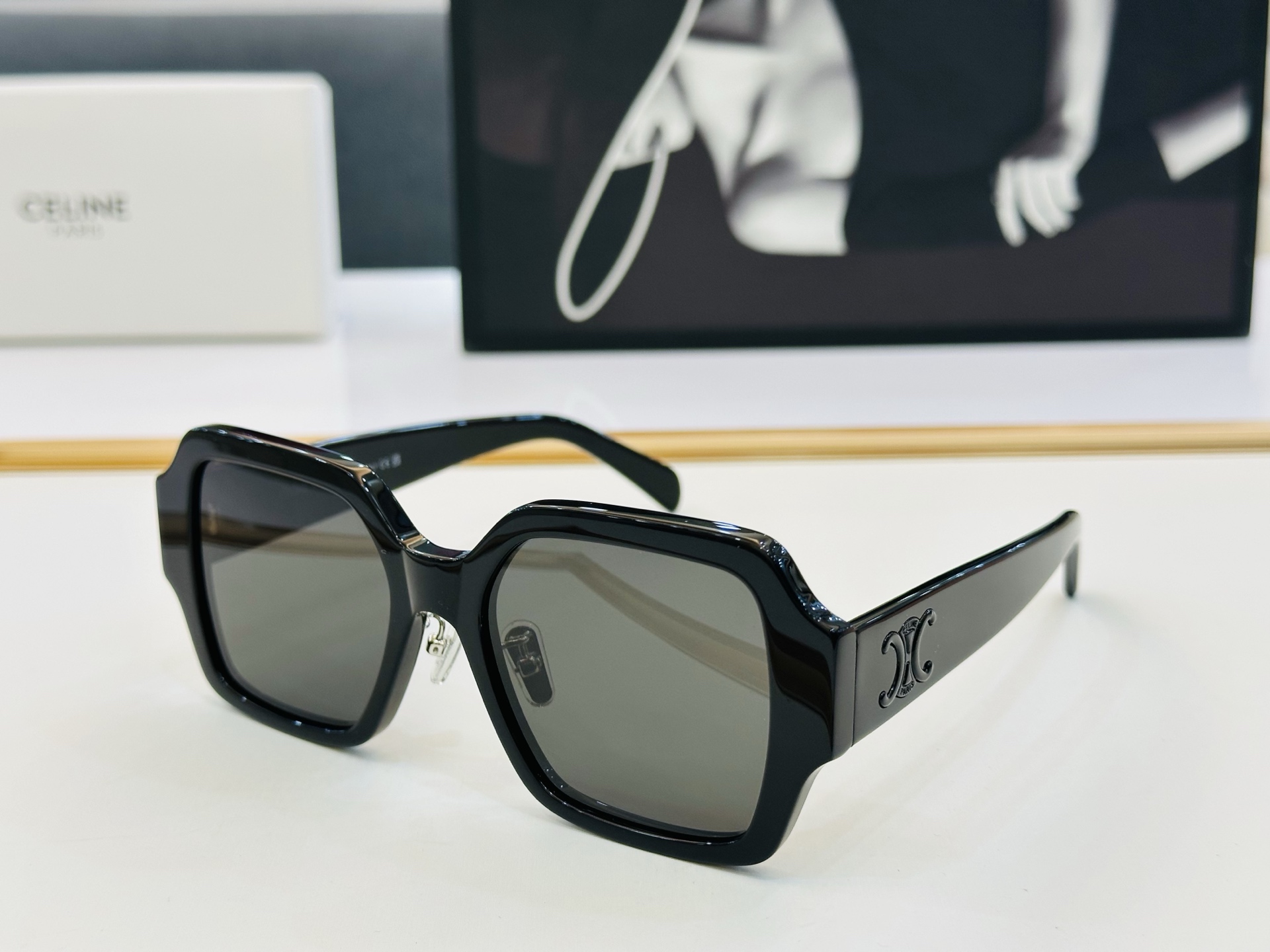【CELINE】赛琳 CL50131 Size：53口20-145 一直热销的款式 欧美风 光泽度好 质