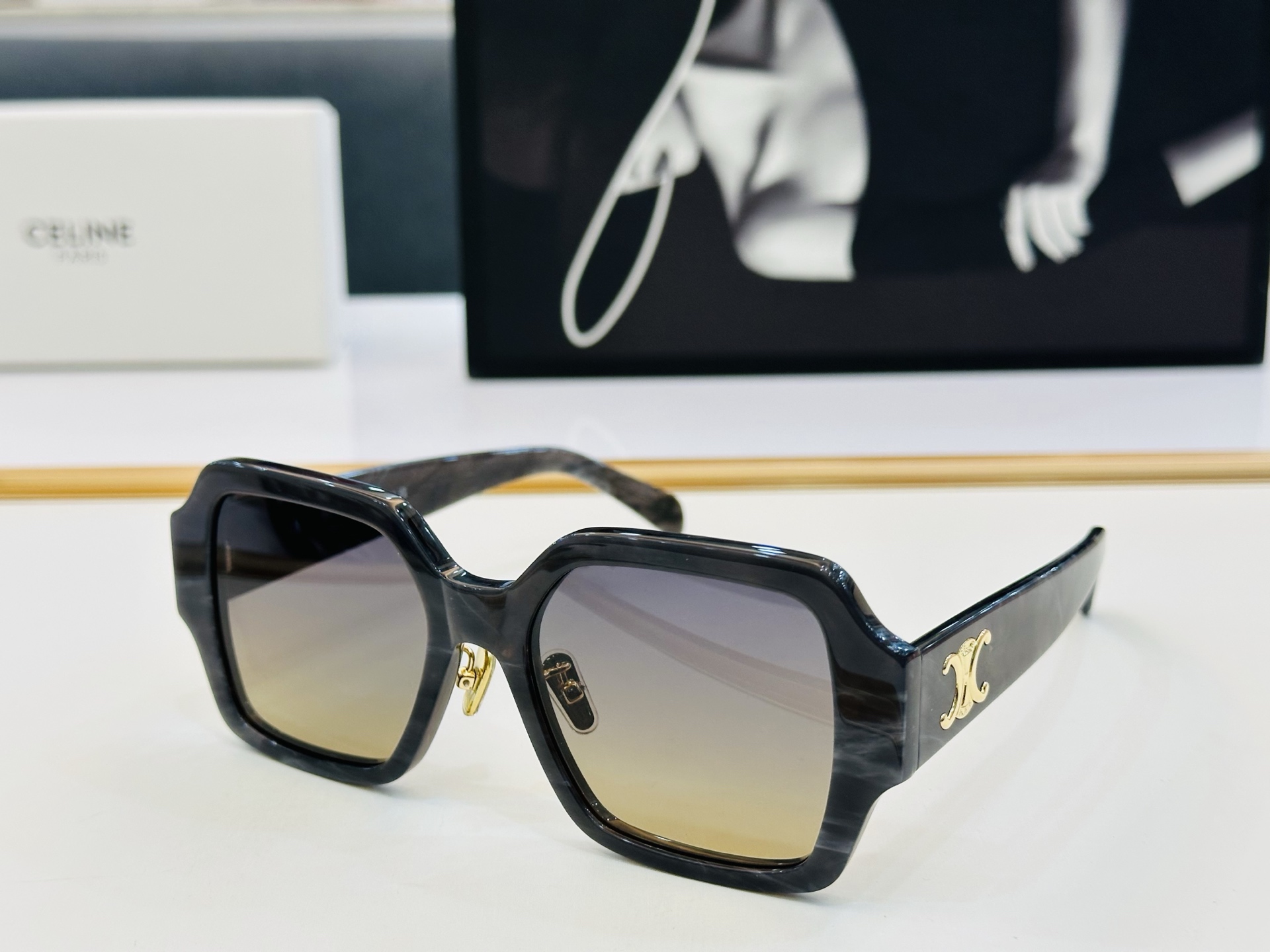 【CELINE】赛琳 CL50131 Size：53口20-145 一直热销的款式 欧美风 光泽度好 质