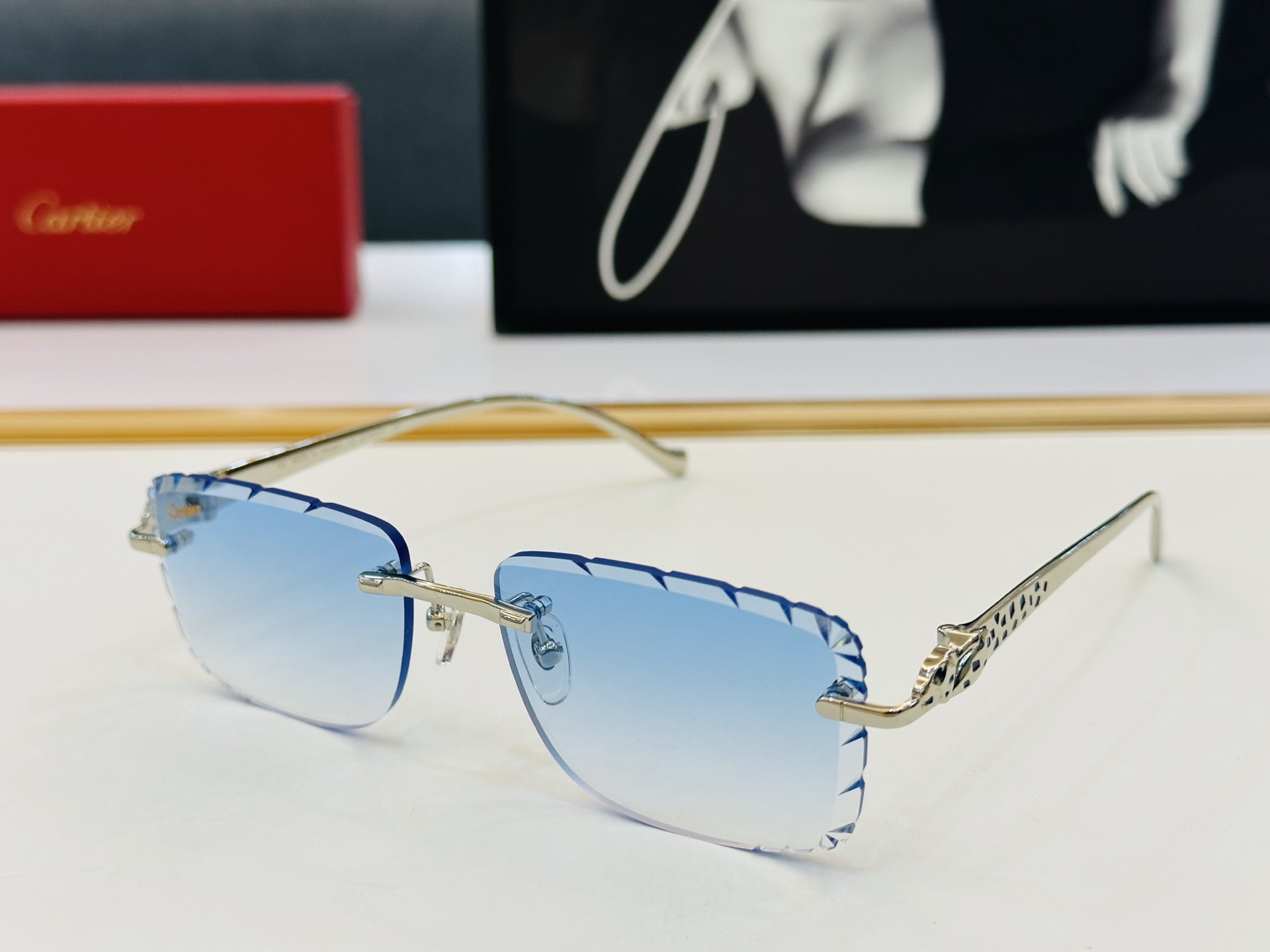 🆕 原版Cartie* 卡家 官网经典款 太阳镜 CT9527O Size：57口18-130电镀工艺精