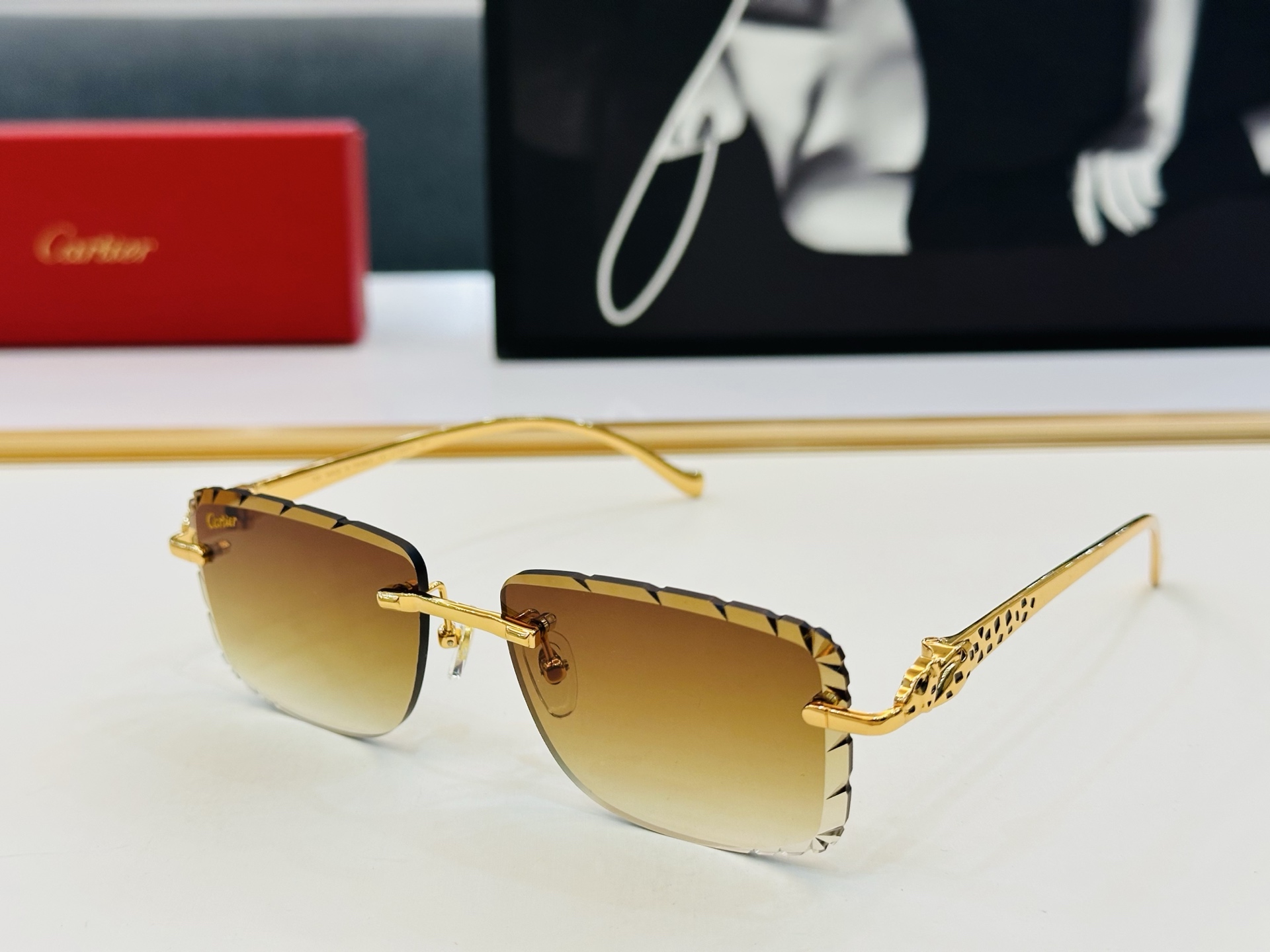 🆕 原版Cartie* 卡家 官网经典款 太阳镜 CT9527O Size：57口18-130电镀工艺精