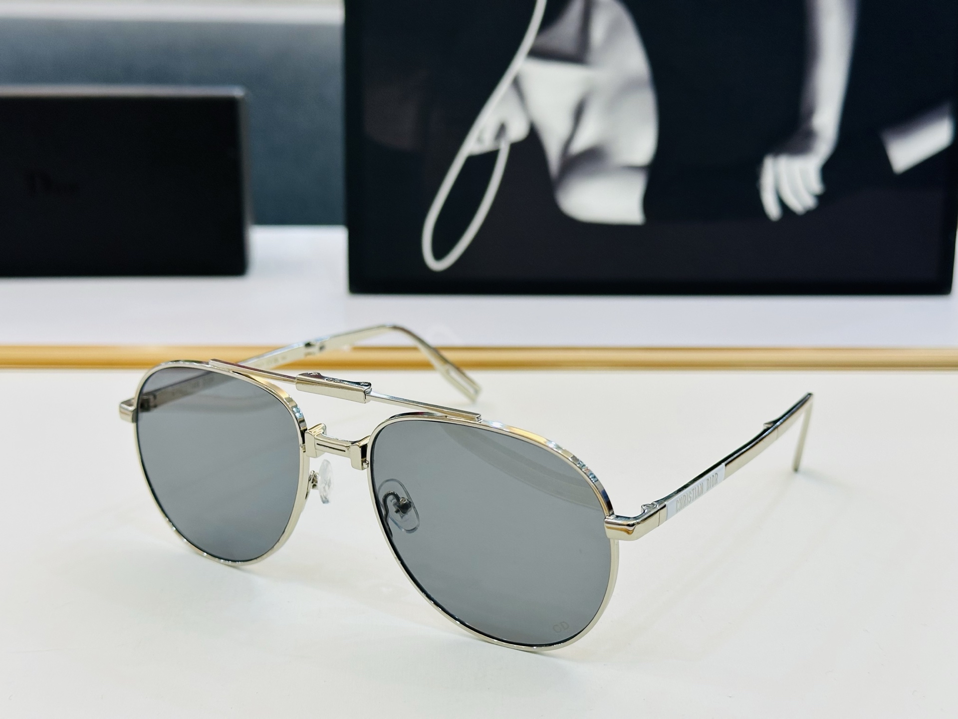 🔻🔻🔻DIO* 迪家 90A1U  Size：58口18-145 春夏款墨镜 😎🔆。。搭配镜腿精致 bm