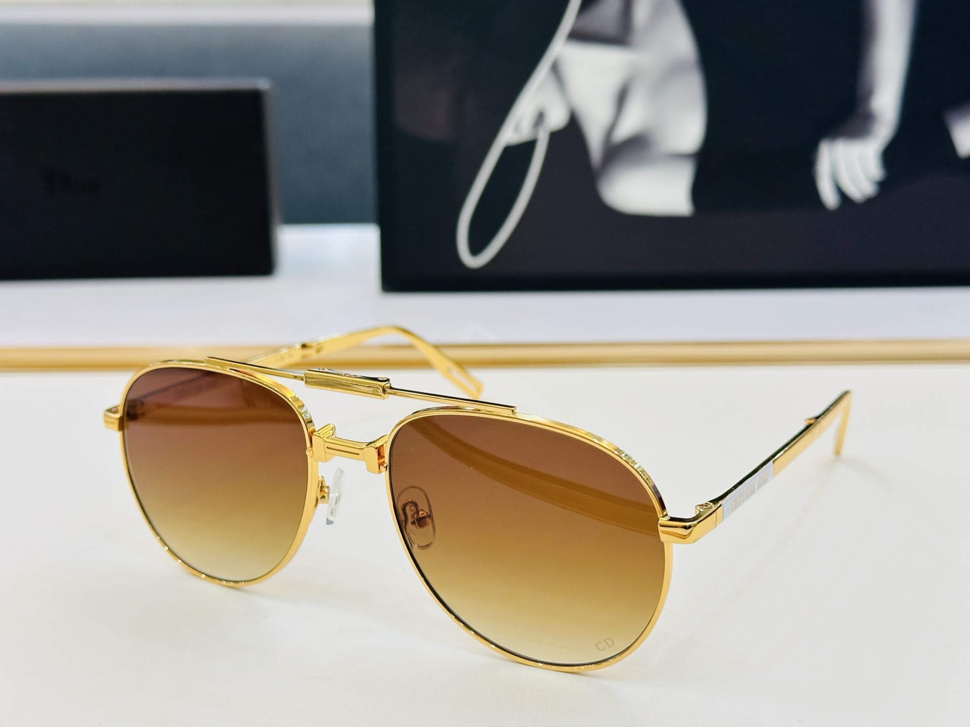 🔻🔻🔻DIO* 迪家 90A1U  Size：58口18-145 春夏款墨镜 😎🔆。。搭配镜腿精致 bm