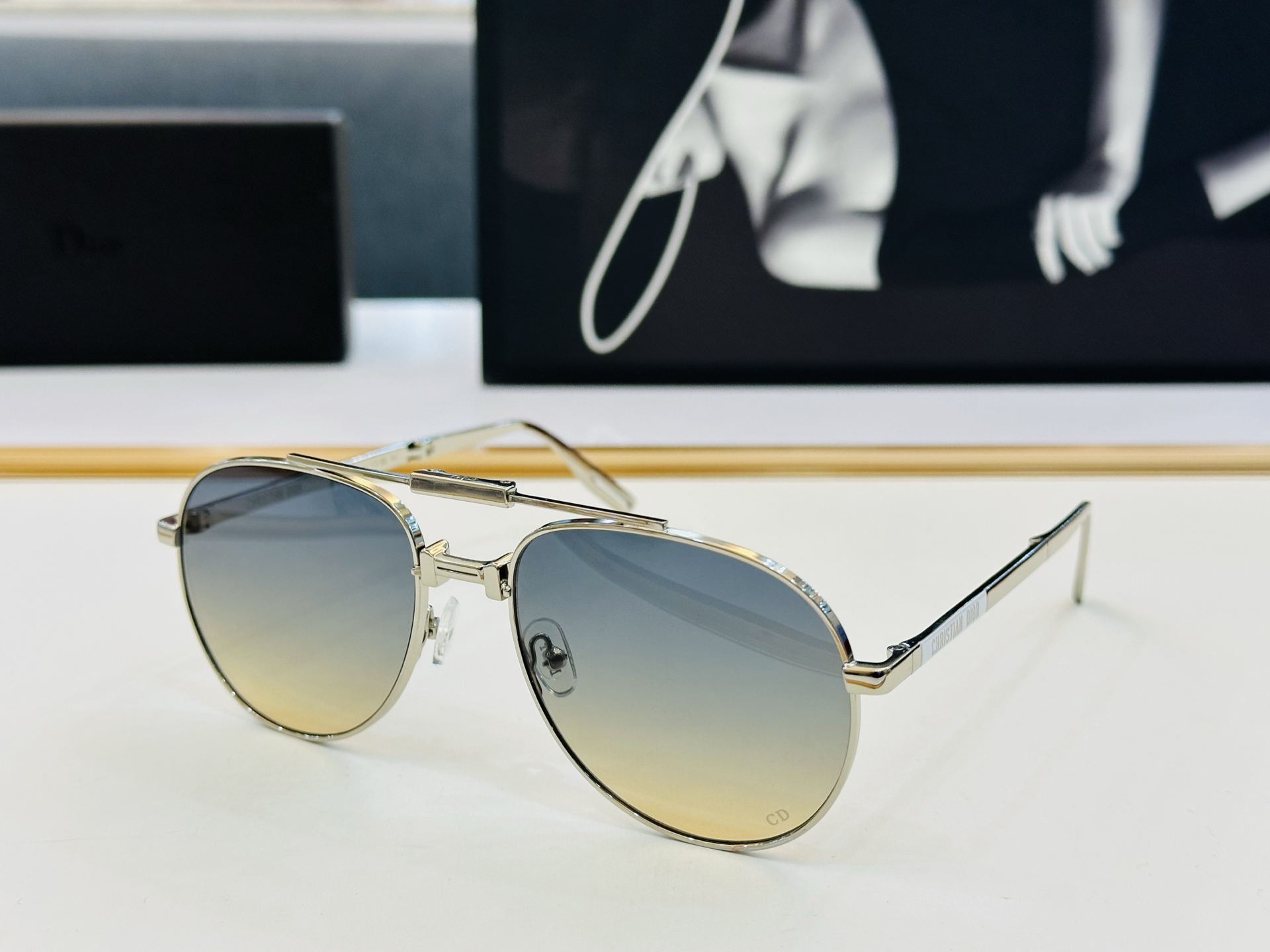 🔻🔻🔻DIO* 迪家 90A1U  Size：58口18-145 春夏款墨镜 😎🔆。。搭配镜腿精致 bm