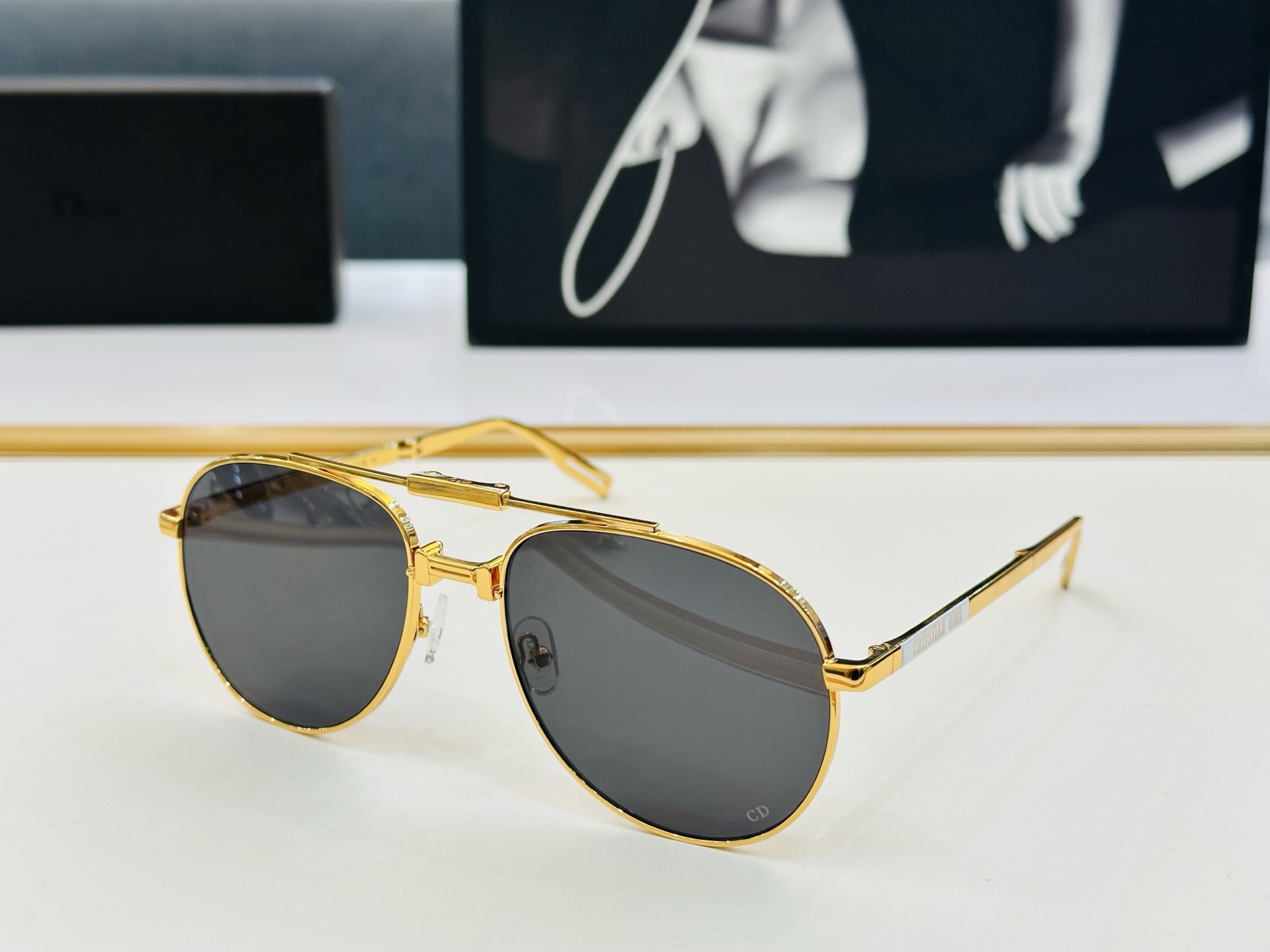 🔻🔻🔻DIO* 迪家 90A1U  Size：58口18-145 春夏款墨镜 😎🔆。。搭配镜腿精致 bm