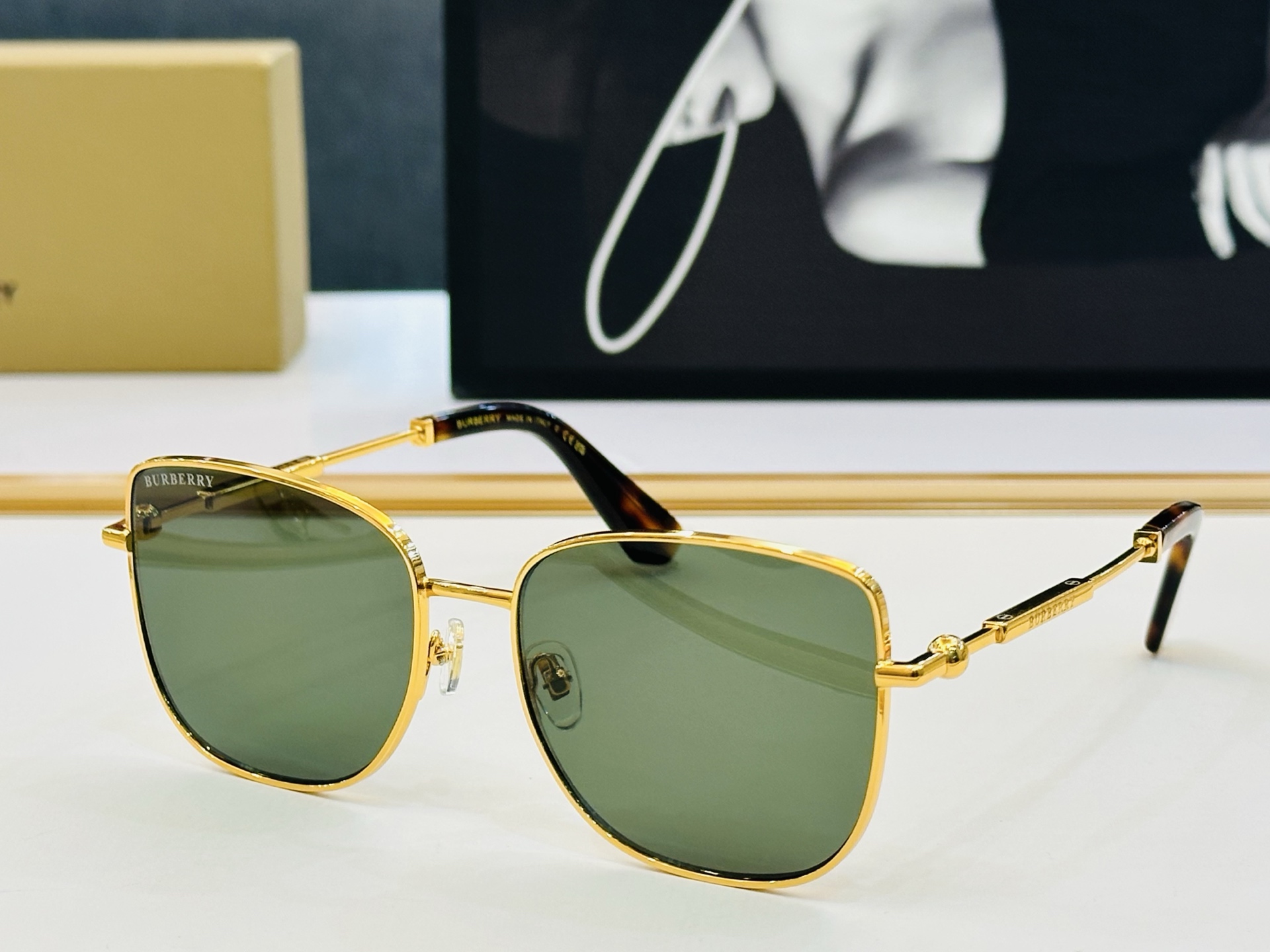 高品质✨BURBERR*✨ 巴家 BE6019 Size：57口17-142  女款太阳眼镜得意🌲🌲 b