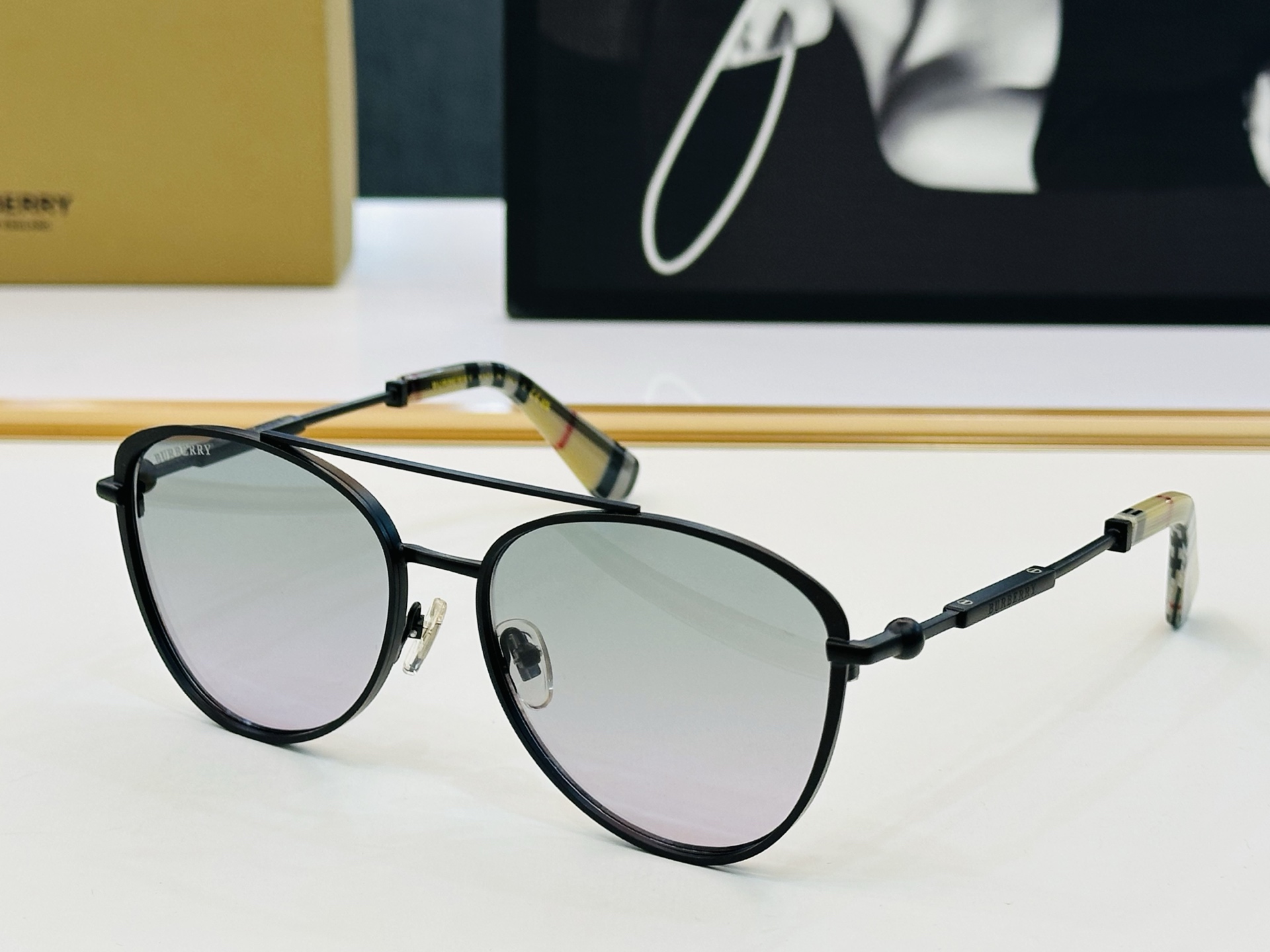 高品质✨BURBERR*✨ 巴家 BE6021  Size：58口16-142  女款太阳眼镜得意🌲🌲 