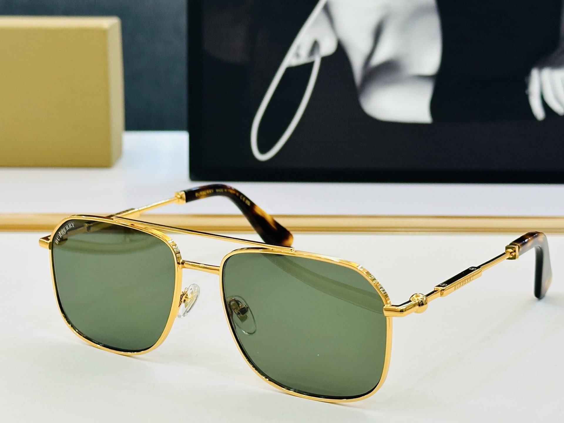 高品质✨BURBERR*✨ 巴家 BE6020  Size：57口17-142  女款太阳眼镜得意🌲🌲 