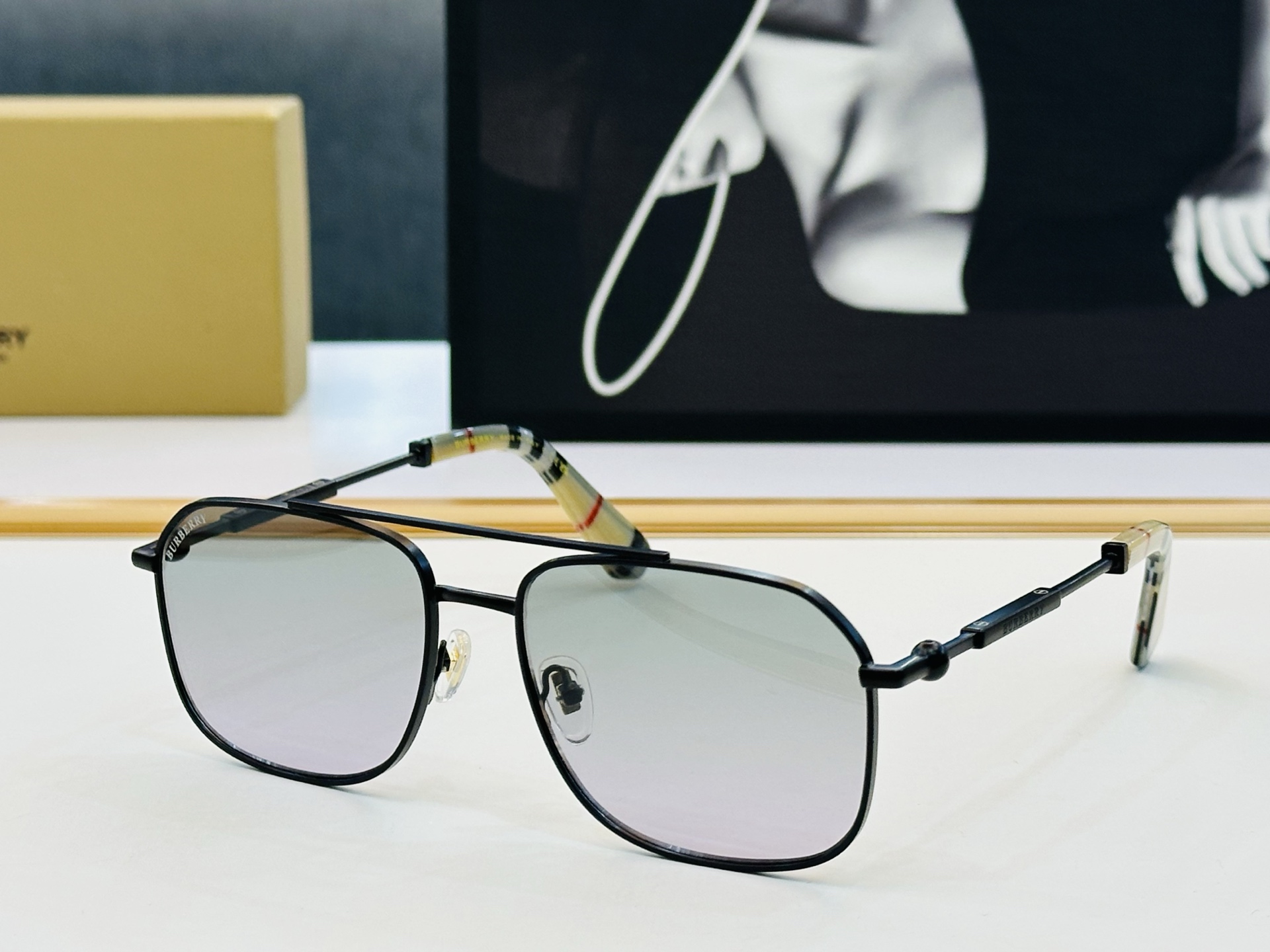 高品质✨BURBERR*✨ 巴家 BE6020  Size：57口17-142  女款太阳眼镜得意🌲🌲 