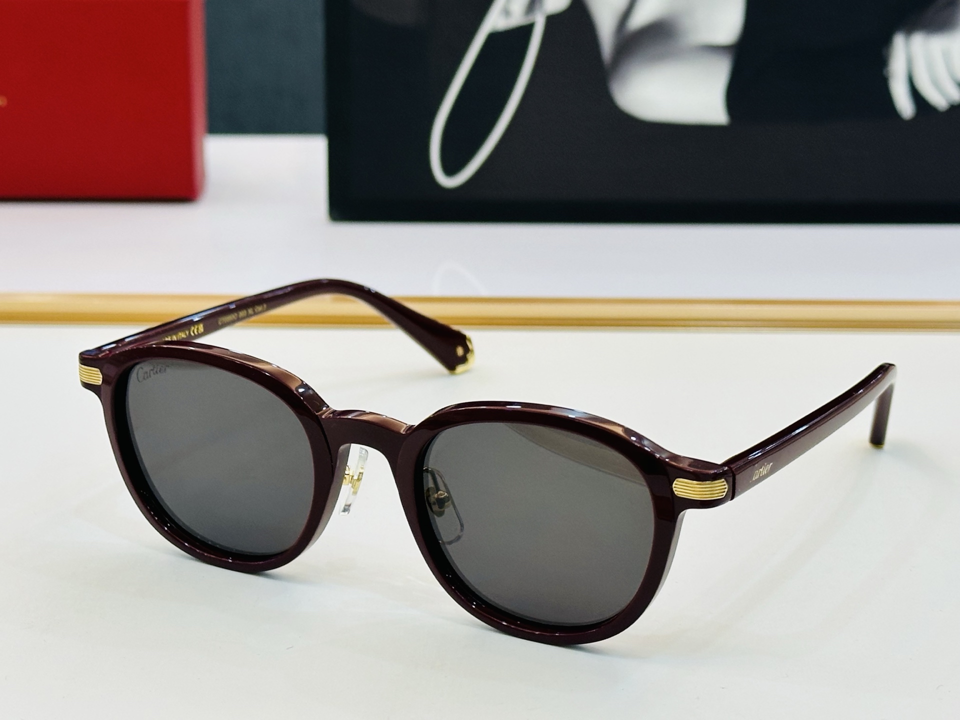 Cartie* 卡家 太阳镜 CT0560O Size：61口20-145 电镀工艺精湛气质十足！CC男