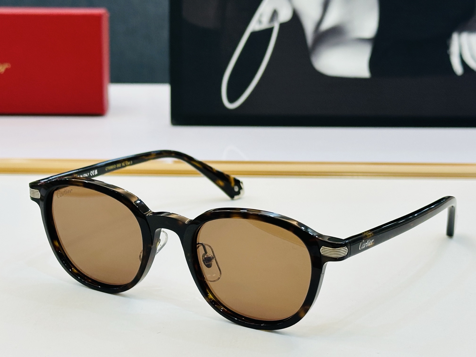 Cartie* 卡家 太阳镜 CT0560O Size：61口20-145 电镀工艺精湛气质十足！CC男