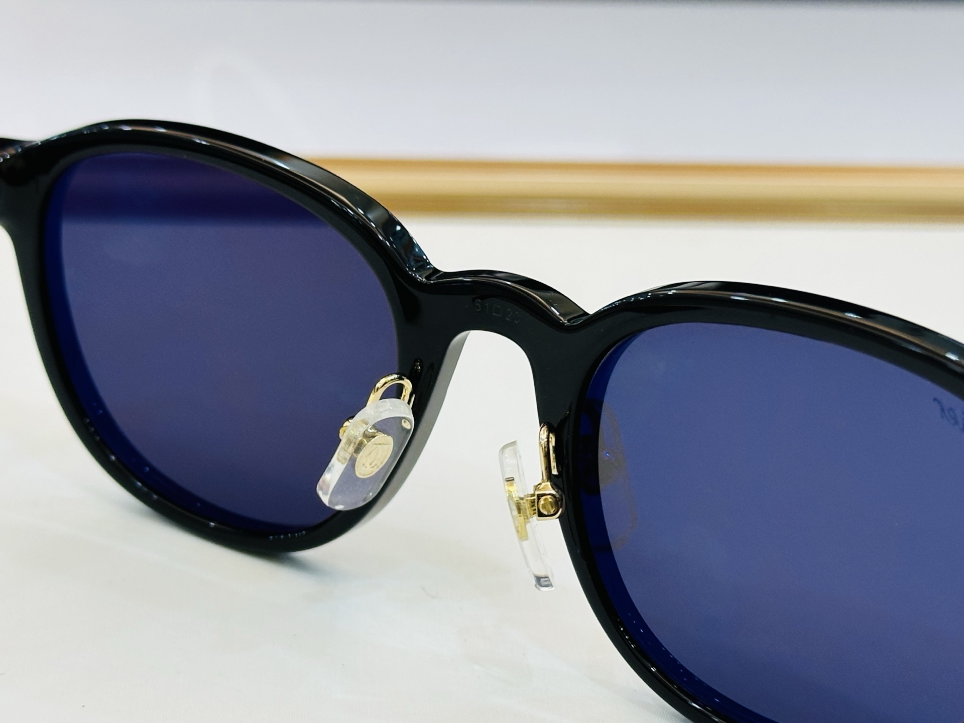 Cartie* 卡家 太阳镜 CT0560O Size：61口20-145 电镀工艺精湛气质十足！CC男