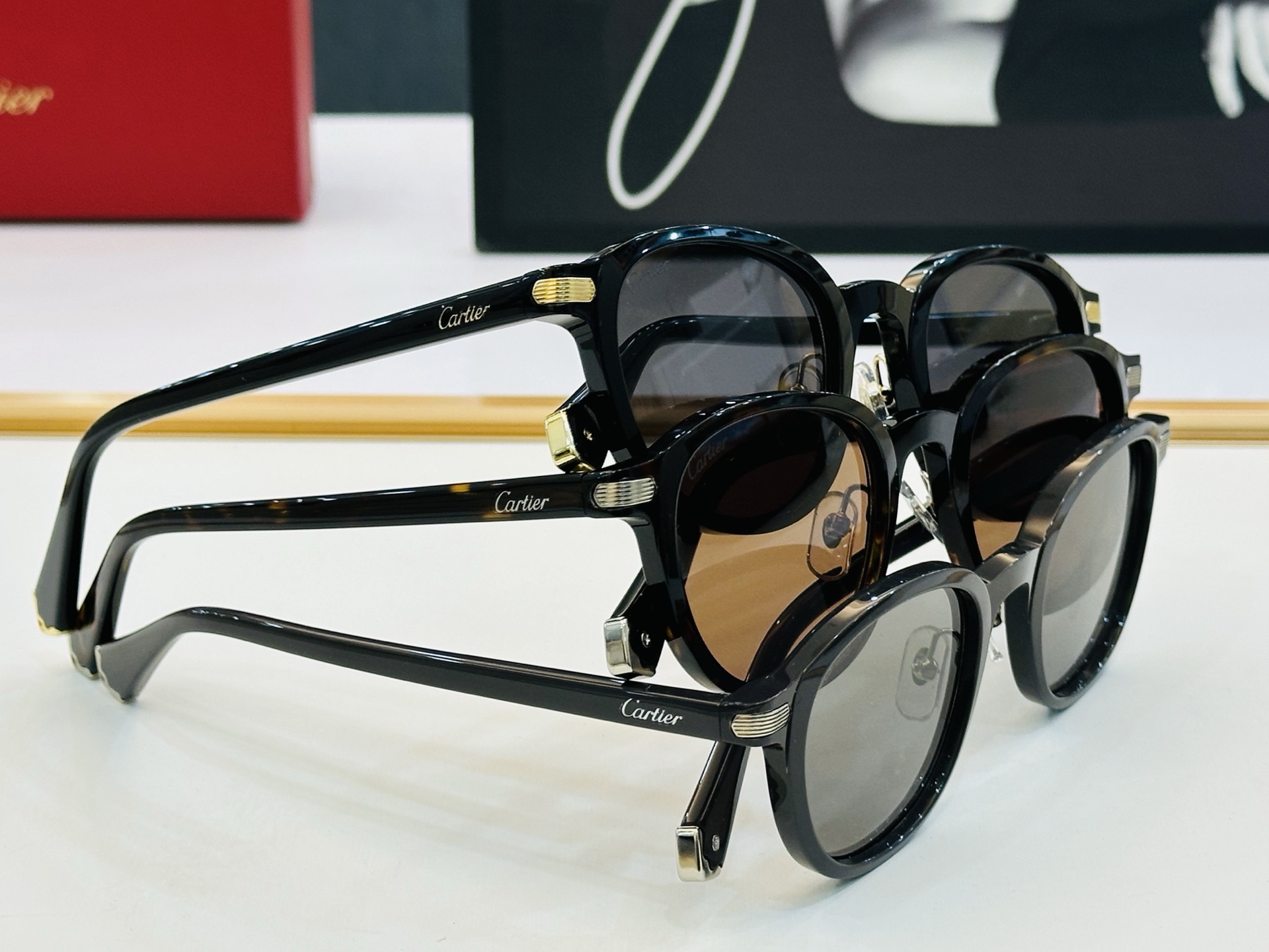 Cartie* 卡家 太阳镜 CT0560O Size：61口20-145 电镀工艺精湛气质十足！CC男