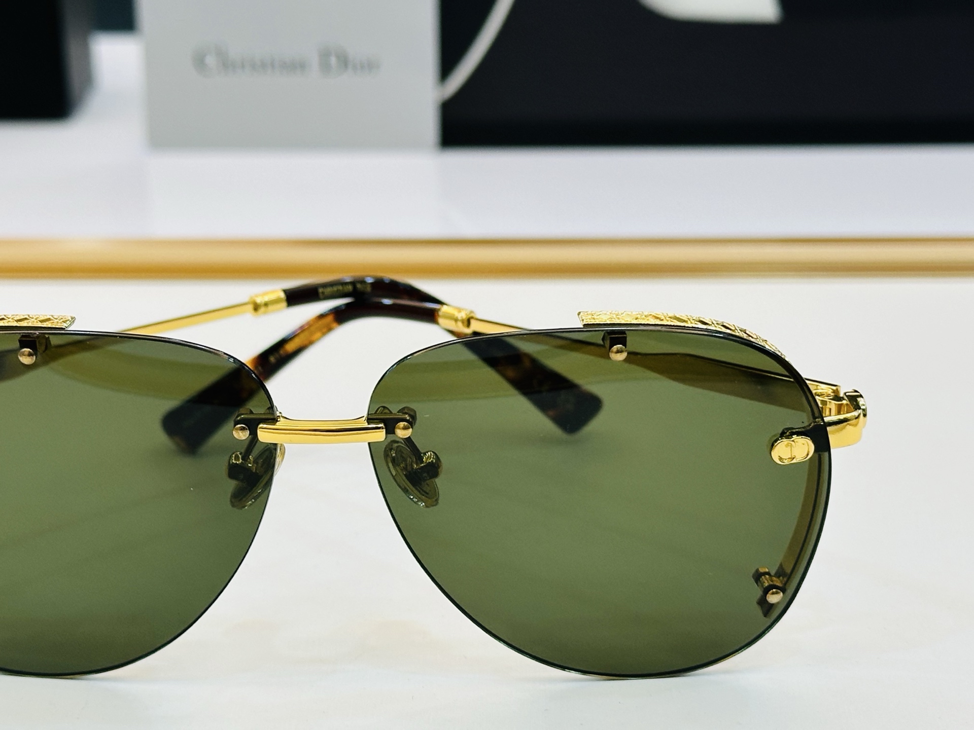 🔻🔻🔻DIO* 迪家 A1U Size：61口11-140   春夏款墨镜 😎🔆 K搭配镜腿精致 质量上