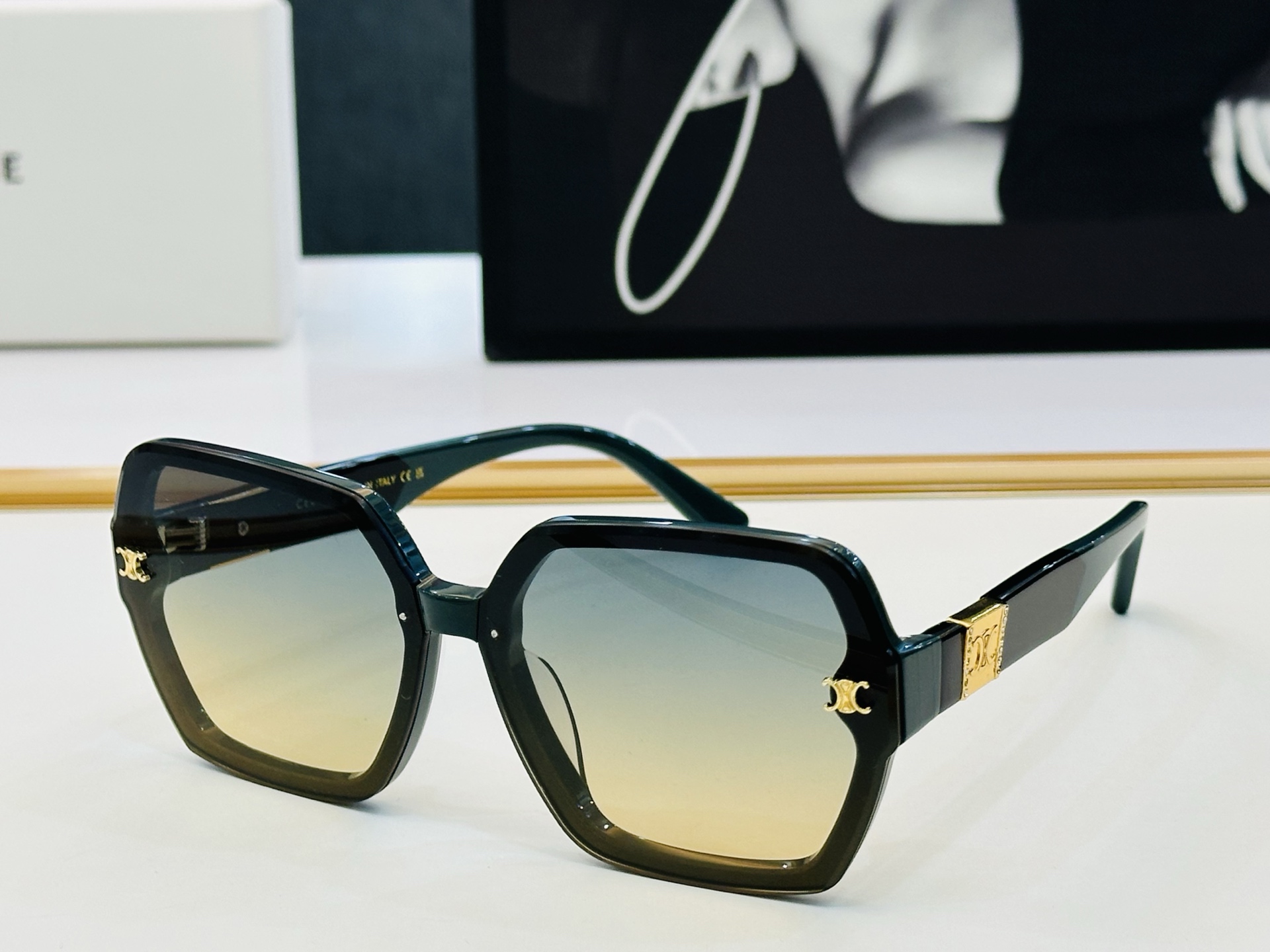 【CELINE】赛琳 CL40252 Size：63口11-142 一直热销的款式 欧美风 光泽度好 质