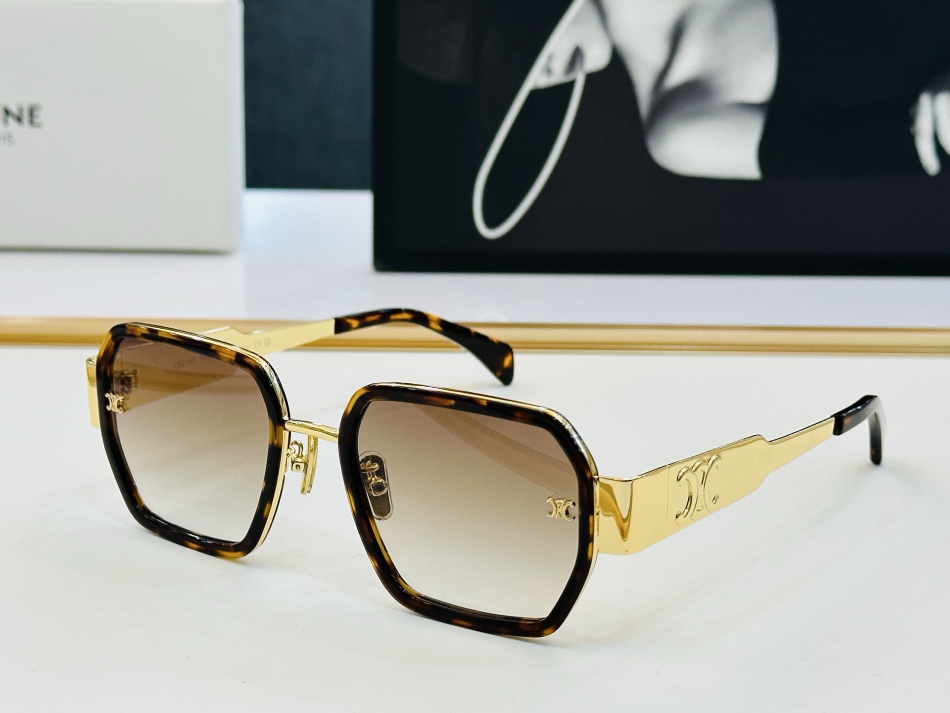 【CELINE】赛琳 CL40333F  Size：53口21-145    一直热销的款式 欧美风 L