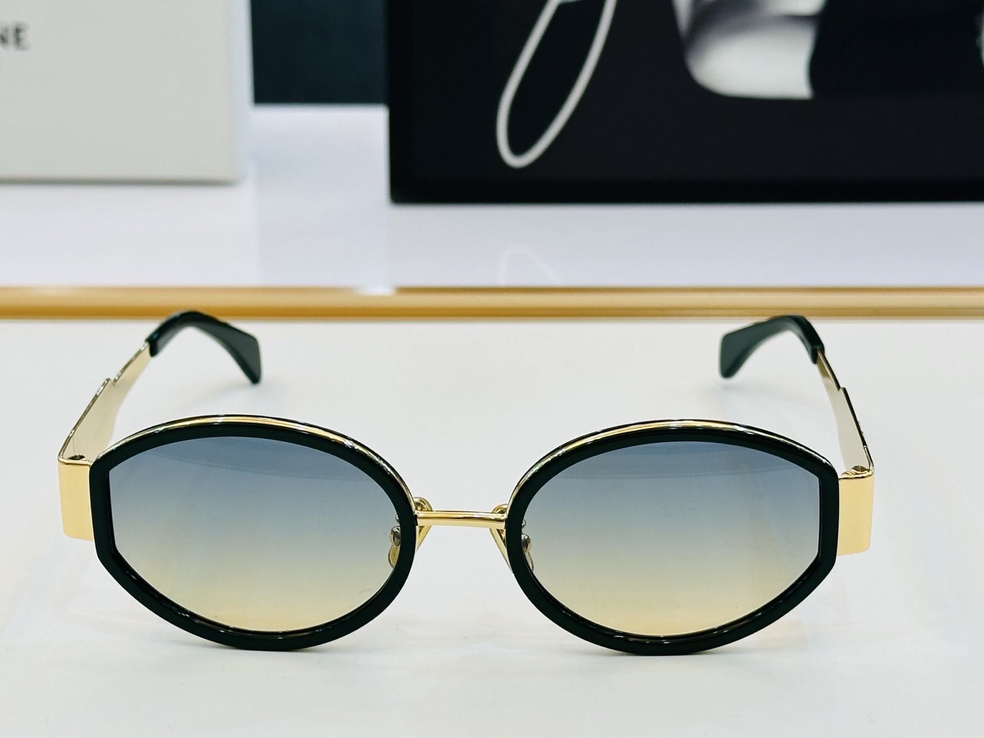 【CELINE】赛琳 CL40331F Size：54口21-145    一直热销的款式 欧美风 L光