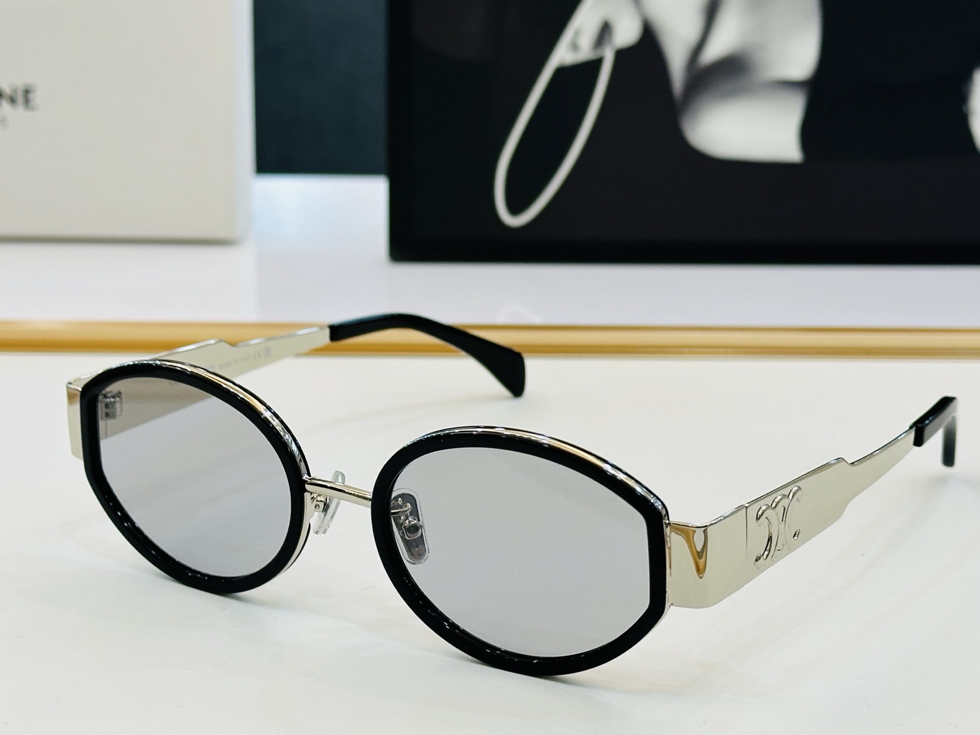 【CELINE】赛琳 CL40331F Size：54口21-145    一直热销的款式 欧美风 L光