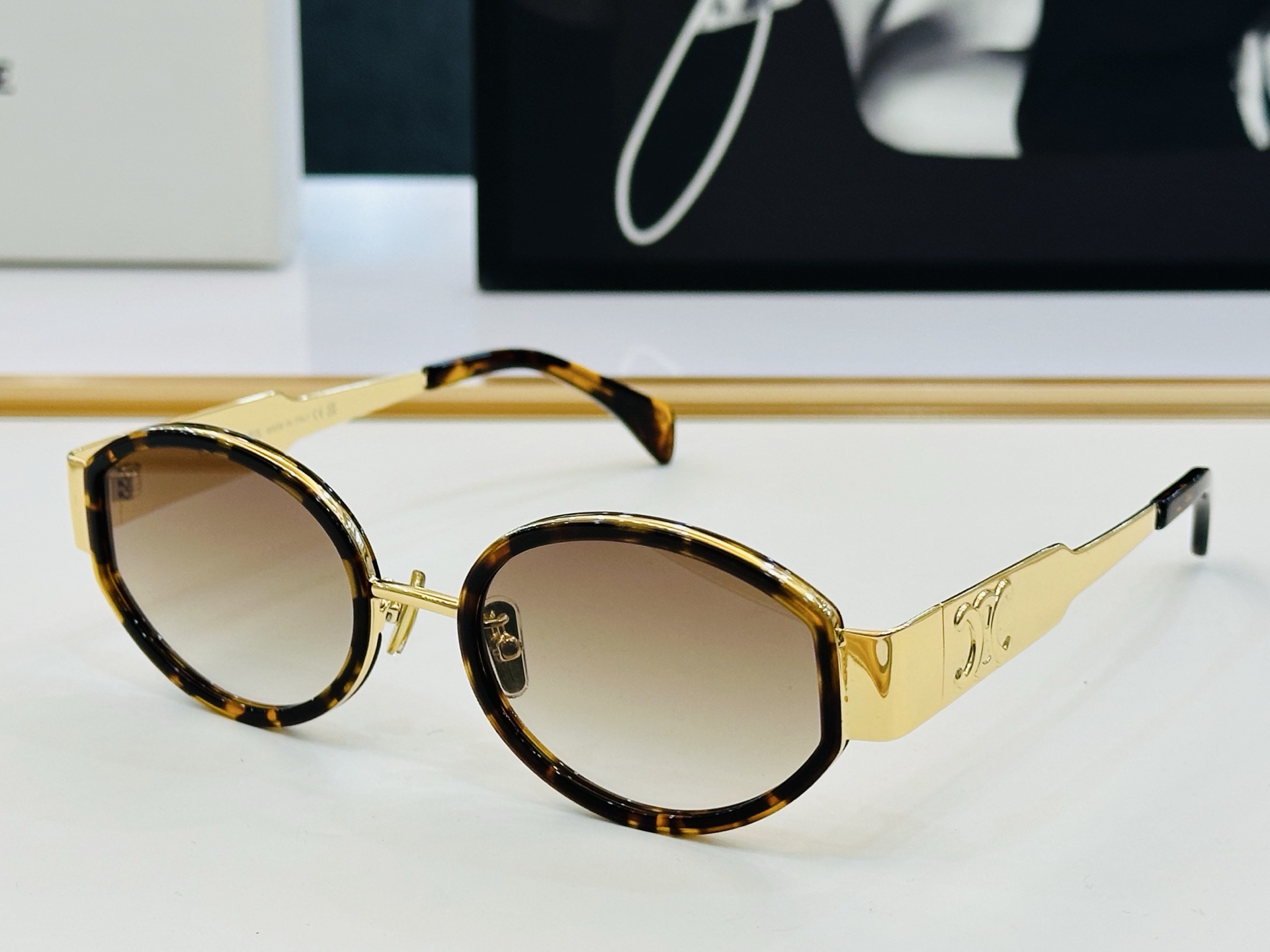 【CELINE】赛琳 CL40331F Size：54口21-145    一直热销的款式 欧美风 L光