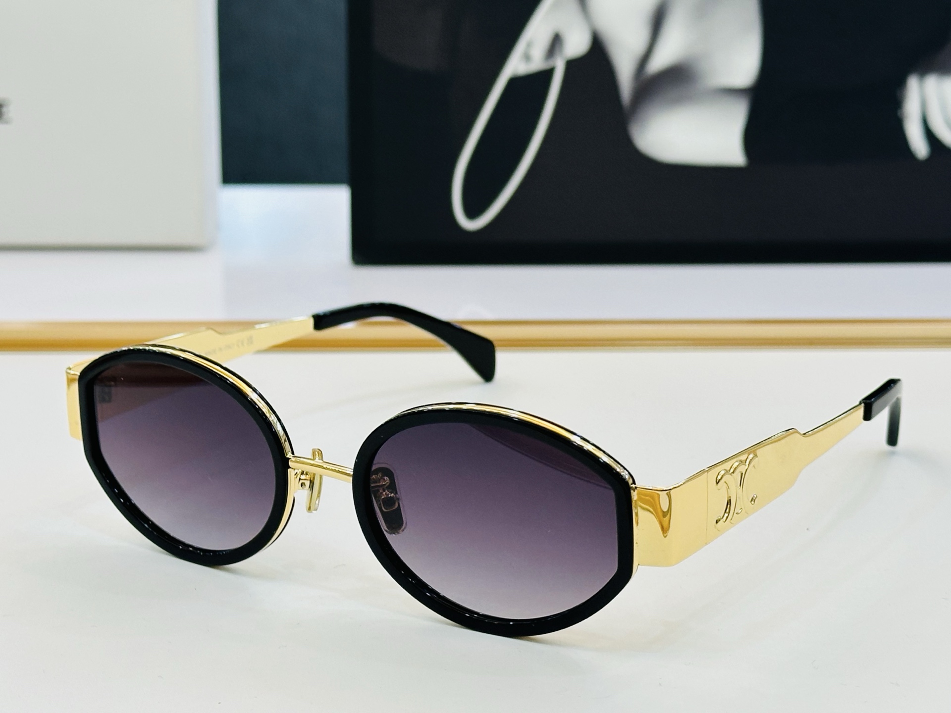 【CELINE】赛琳 CL40331F Size：54口21-145    一直热销的款式 欧美风 L光