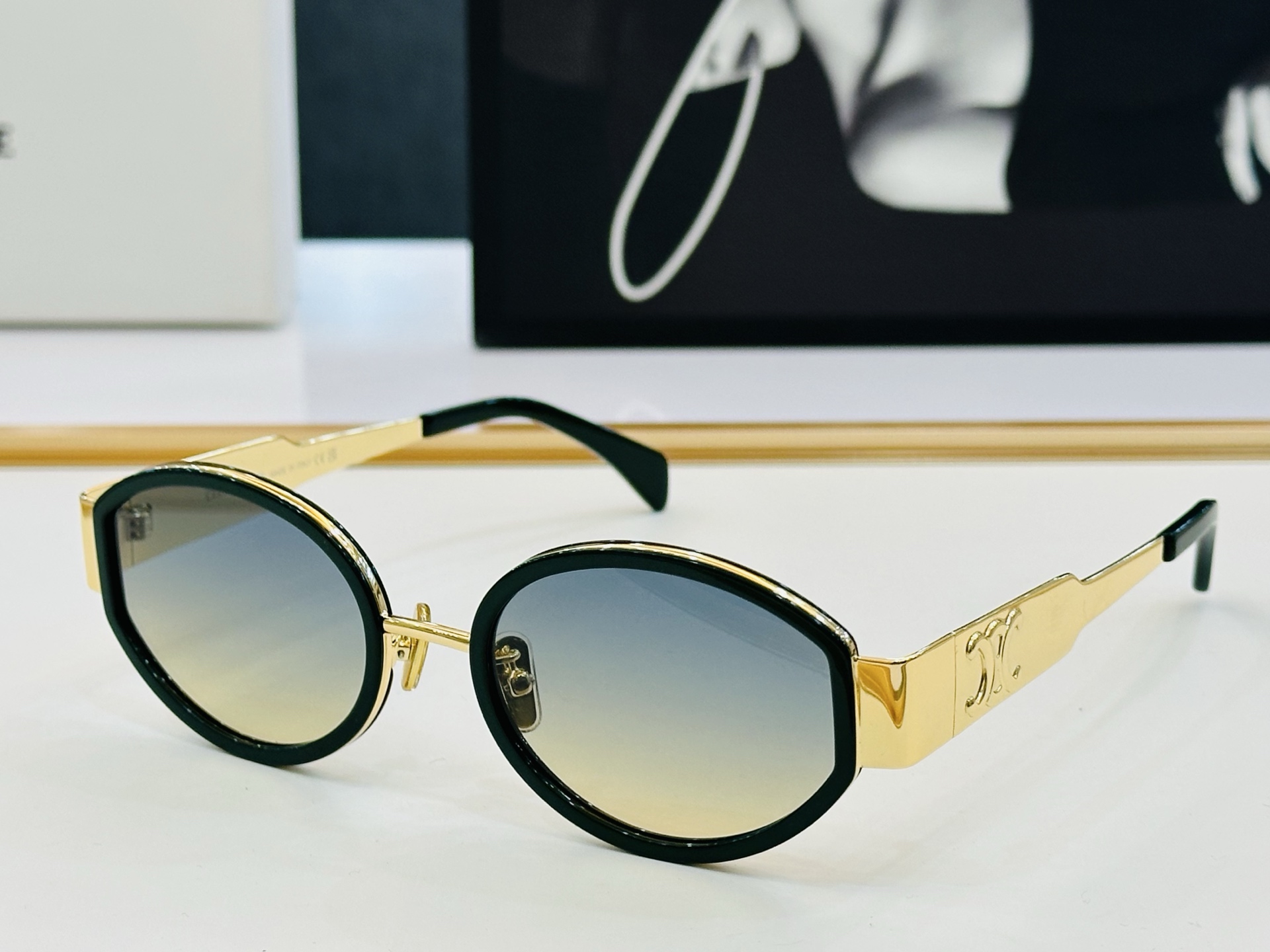 【CELINE】赛琳 CL40331F Size：54口21-145    一直热销的款式 欧美风 L光
