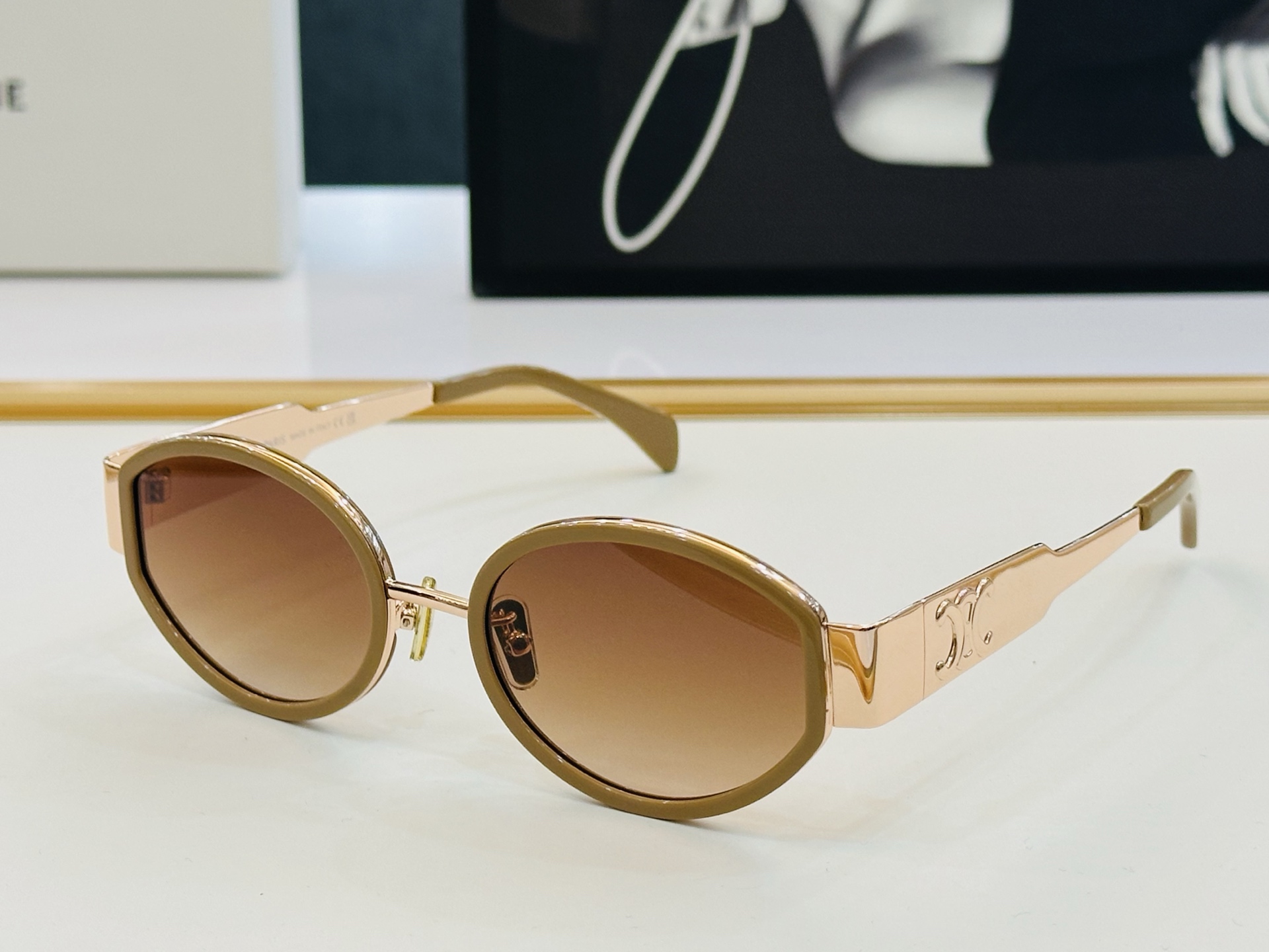 【CELINE】赛琳 CL40331F Size：54口21-145    一直热销的款式 欧美风 L光