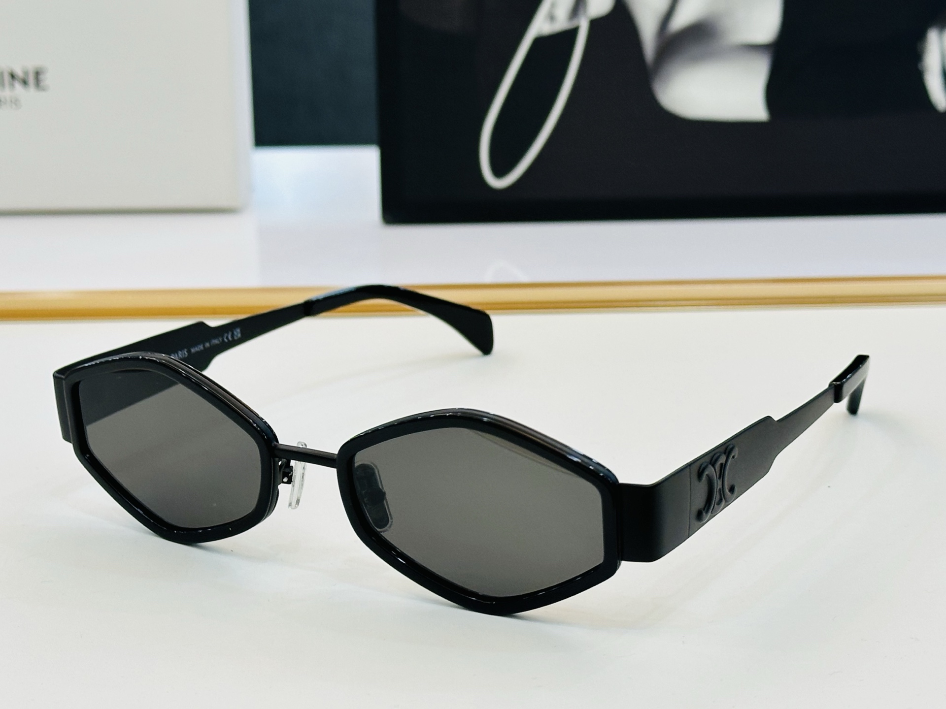 【CELINE】赛琳 CL40330F Size：54口21-145    一直热销的款式 欧美风 L光