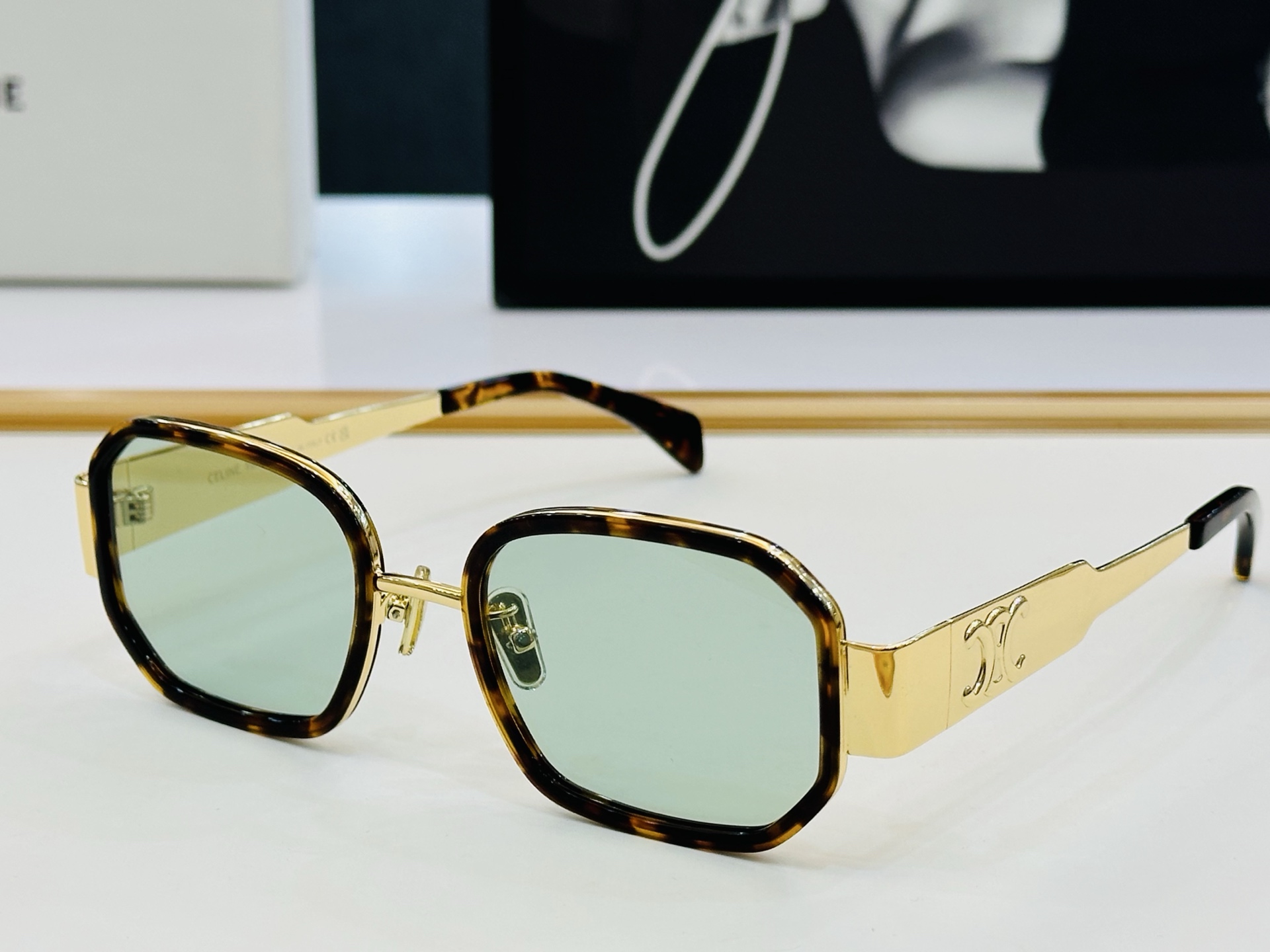 【CELINE】赛琳 CL40332F Size：52口22-145    一直热销的款式 欧美风 L光