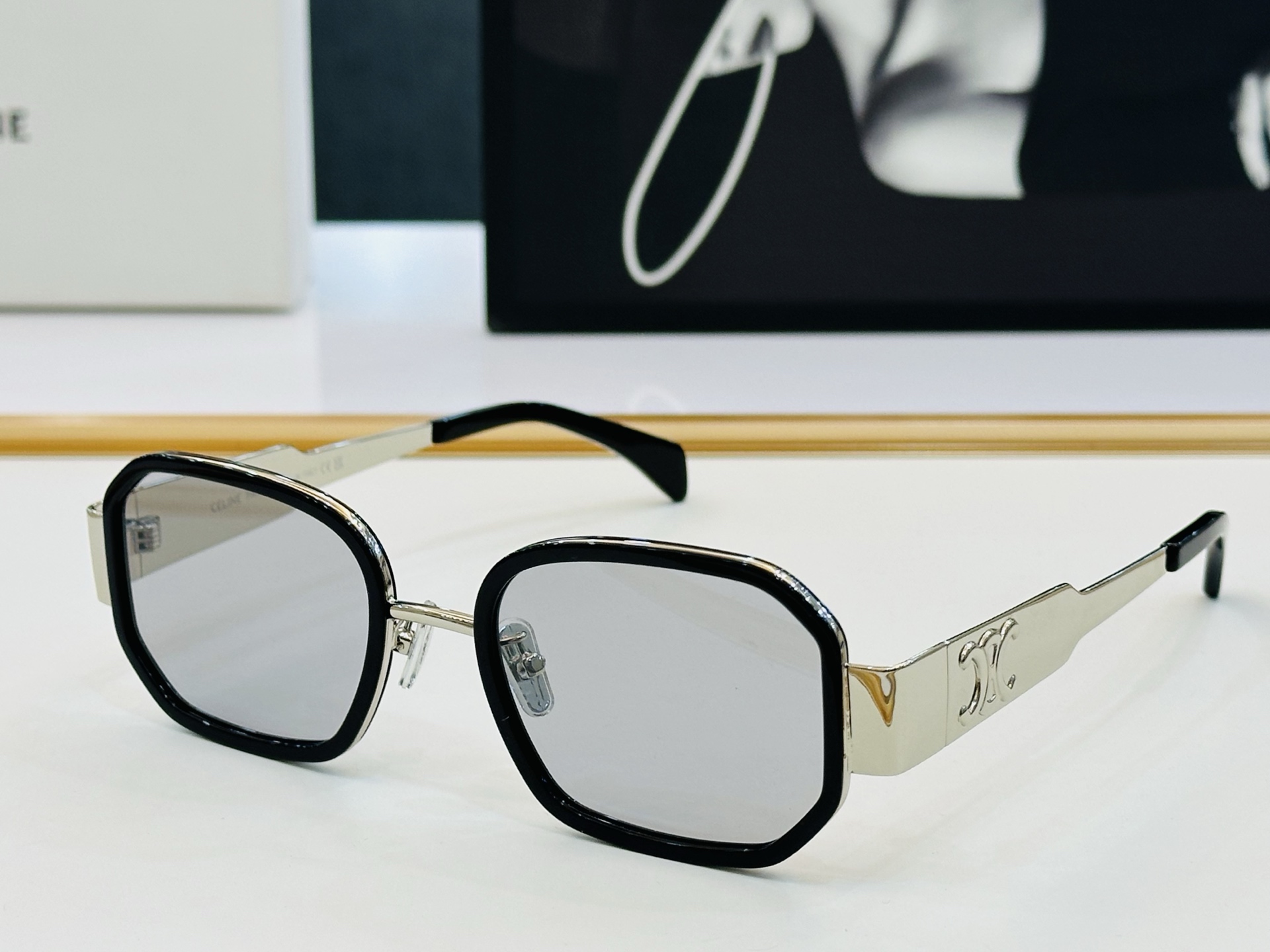 【CELINE】赛琳 CL40332F Size：52口22-145    一直热销的款式 欧美风 L光