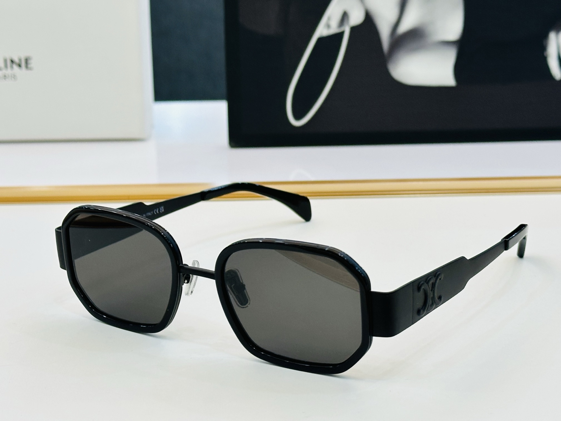 【CELINE】赛琳 CL40332F Size：52口22-145    一直热销的款式 欧美风 L光