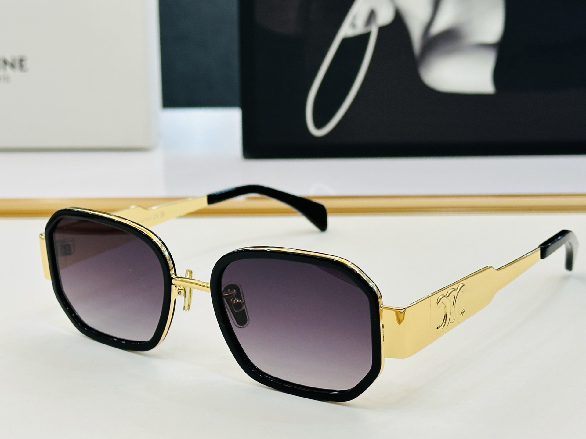 【CELINE】赛琳 CL40332F Size：52口22-145    一直热销的款式 欧美风 L光
