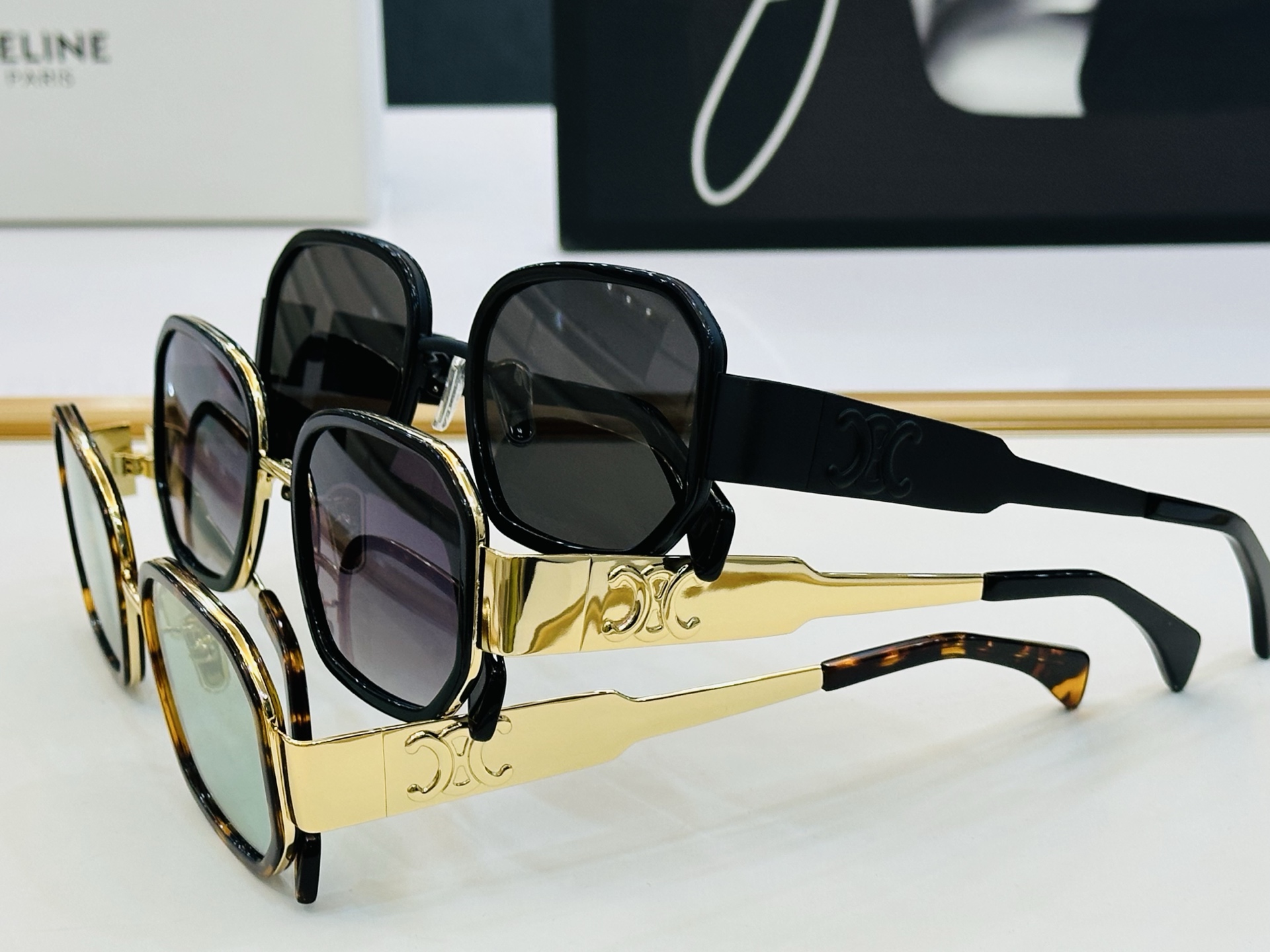 【CELINE】赛琳 CL40332F Size：52口22-145    一直热销的款式 欧美风 L光