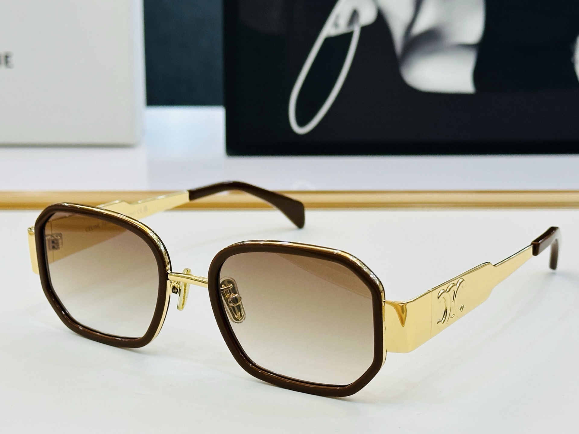 【CELINE】赛琳 CL40332F Size：52口22-145    一直热销的款式 欧美风 L光