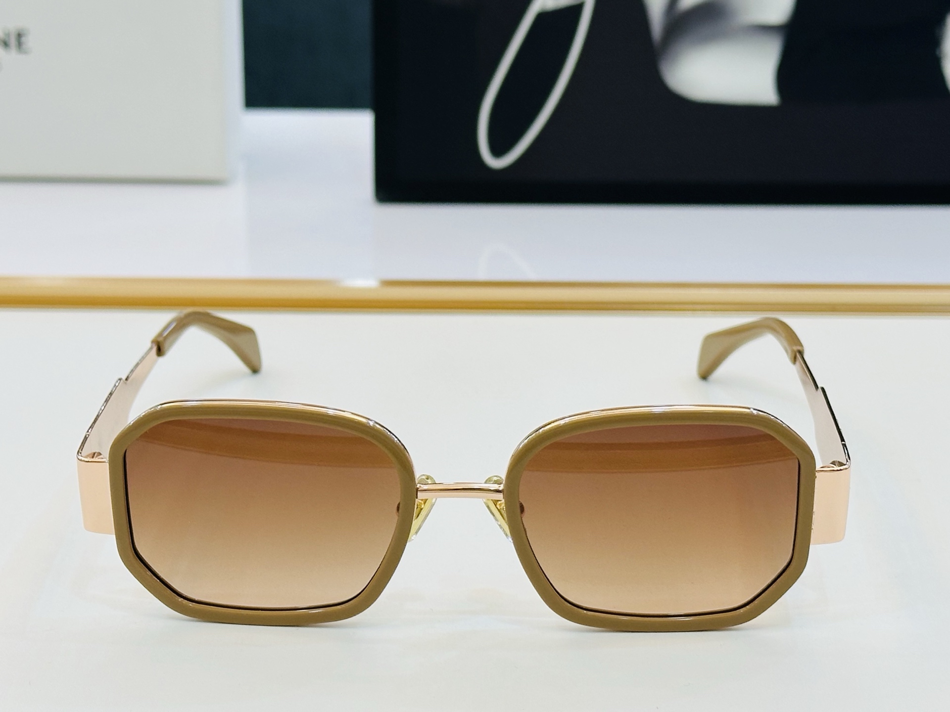 【CELINE】赛琳 CL40332F Size：52口22-145    一直热销的款式 欧美风 L光