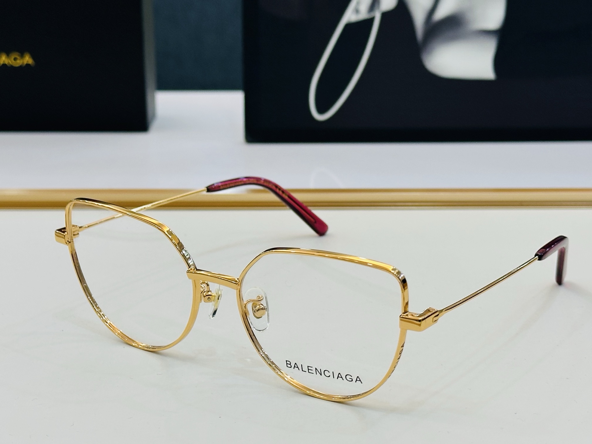 BALENCIAGA巴黎世家 最新 版型很特别的设计 BB0197O Size 56口17-145 XL