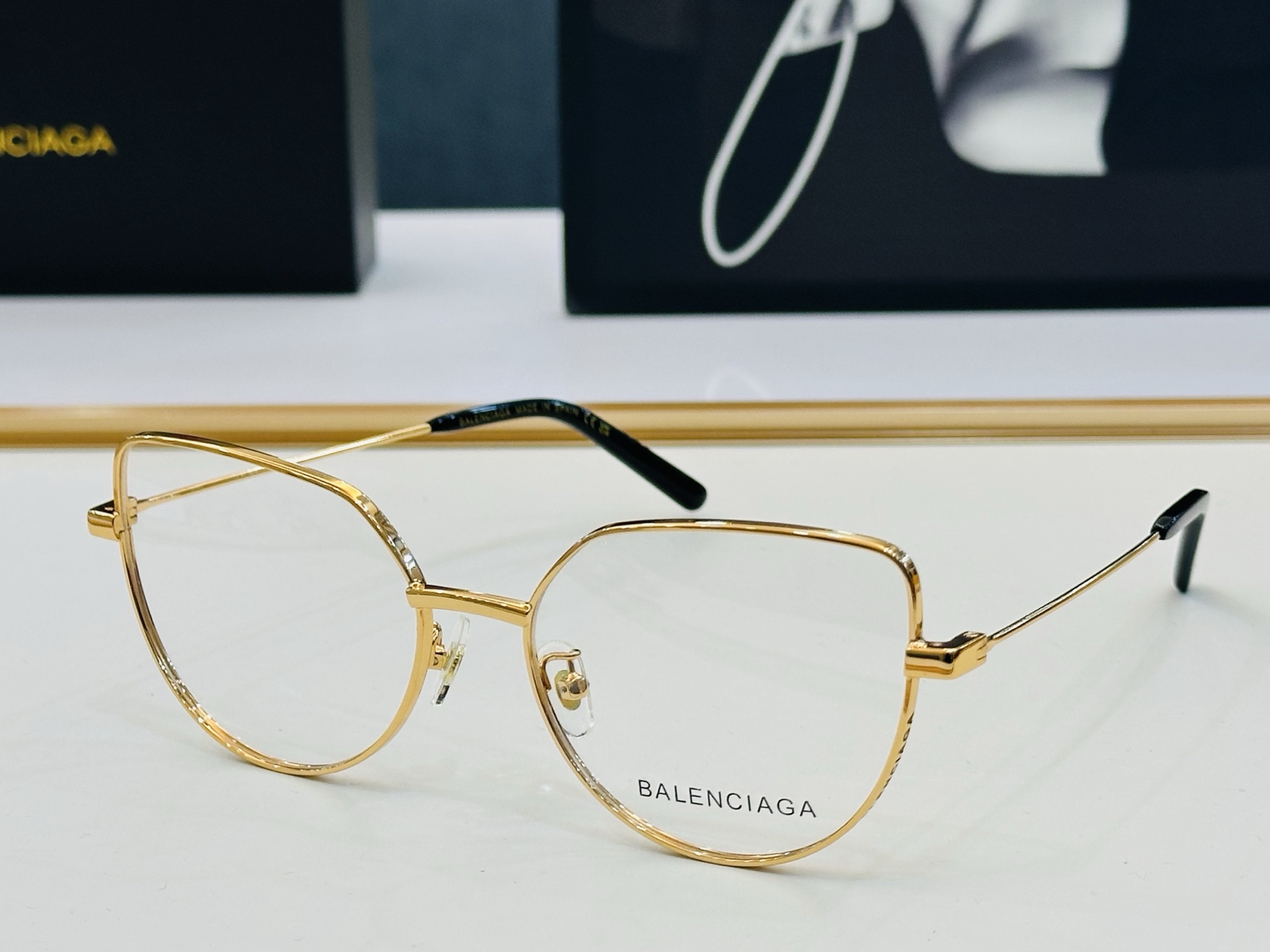 BALENCIAGA巴黎世家 最新 版型很特别的设计 BB0197O Size 56口17-145 XL