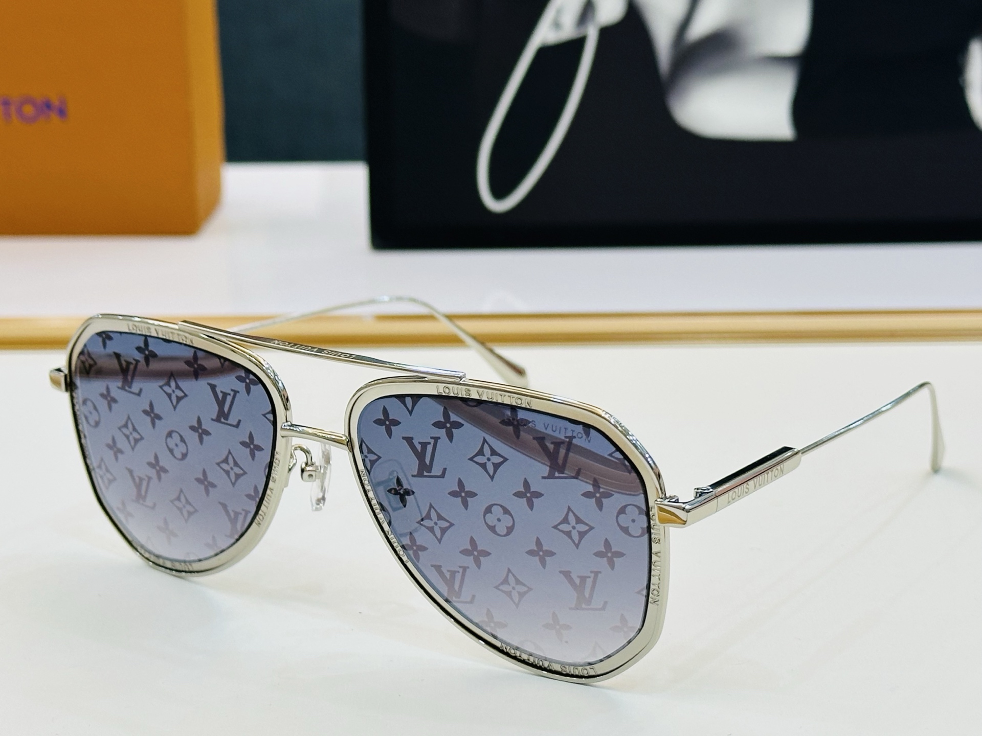 路易家 🎩Z1317 Size：56口19-145   充满活力的 展现独特个性🌟展现大气的你 q高品质