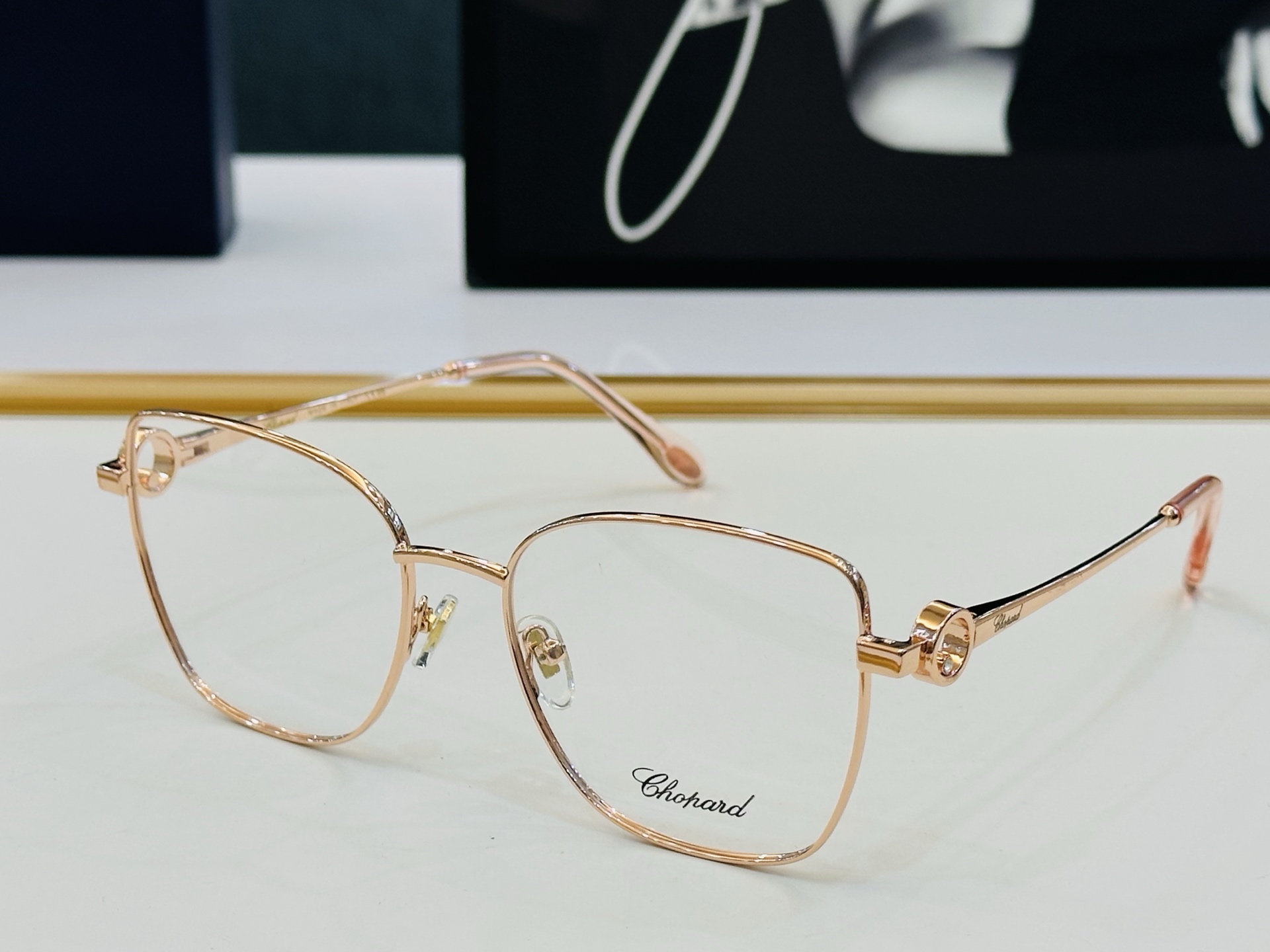 原版 ChoPard肖邦 MODEL VCHL437LS  Size：57口18-138  以现代时尚的