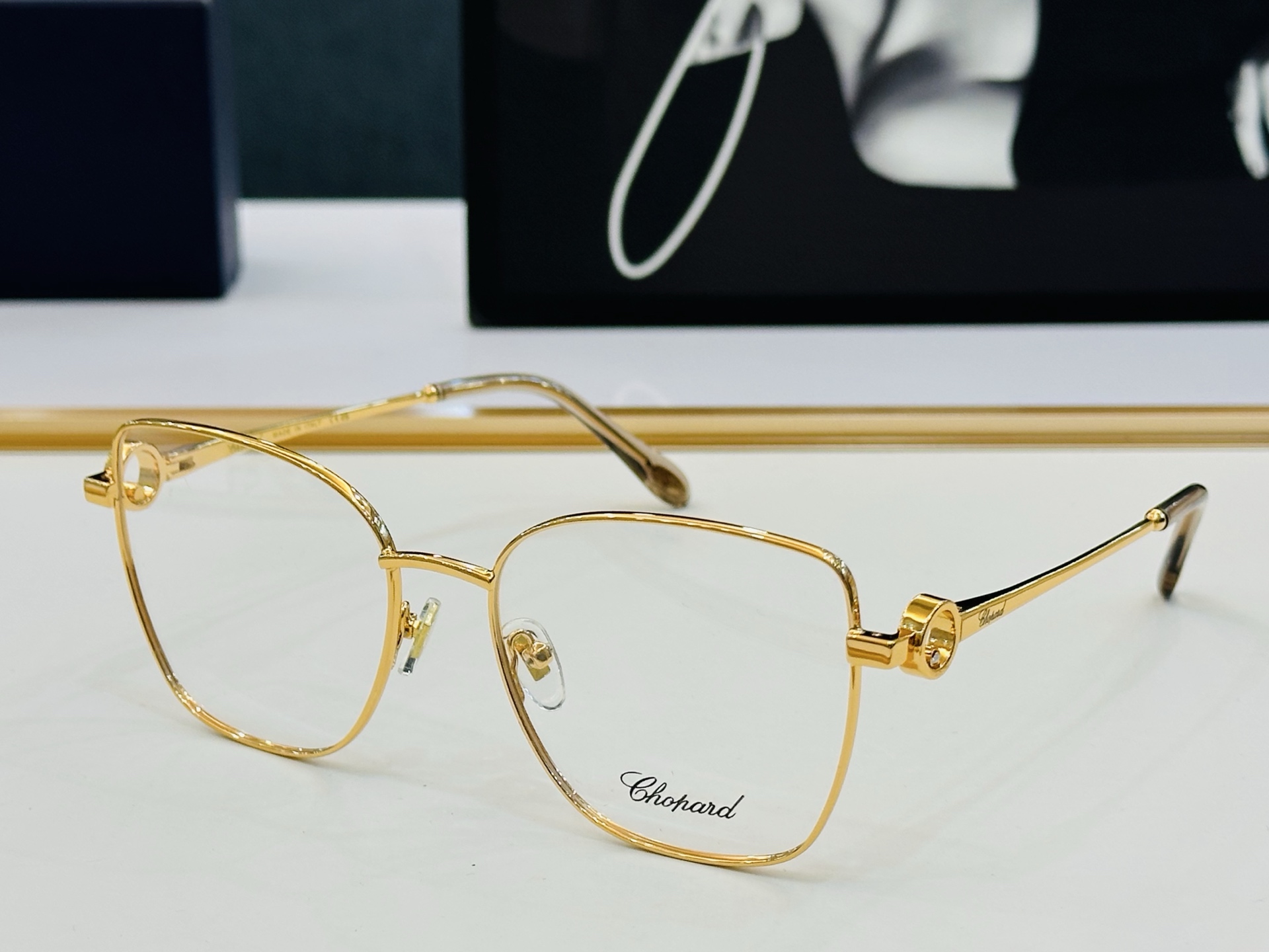 原版 ChoPard肖邦 MODEL VCHL437LS  Size：57口18-138  以现代时尚的