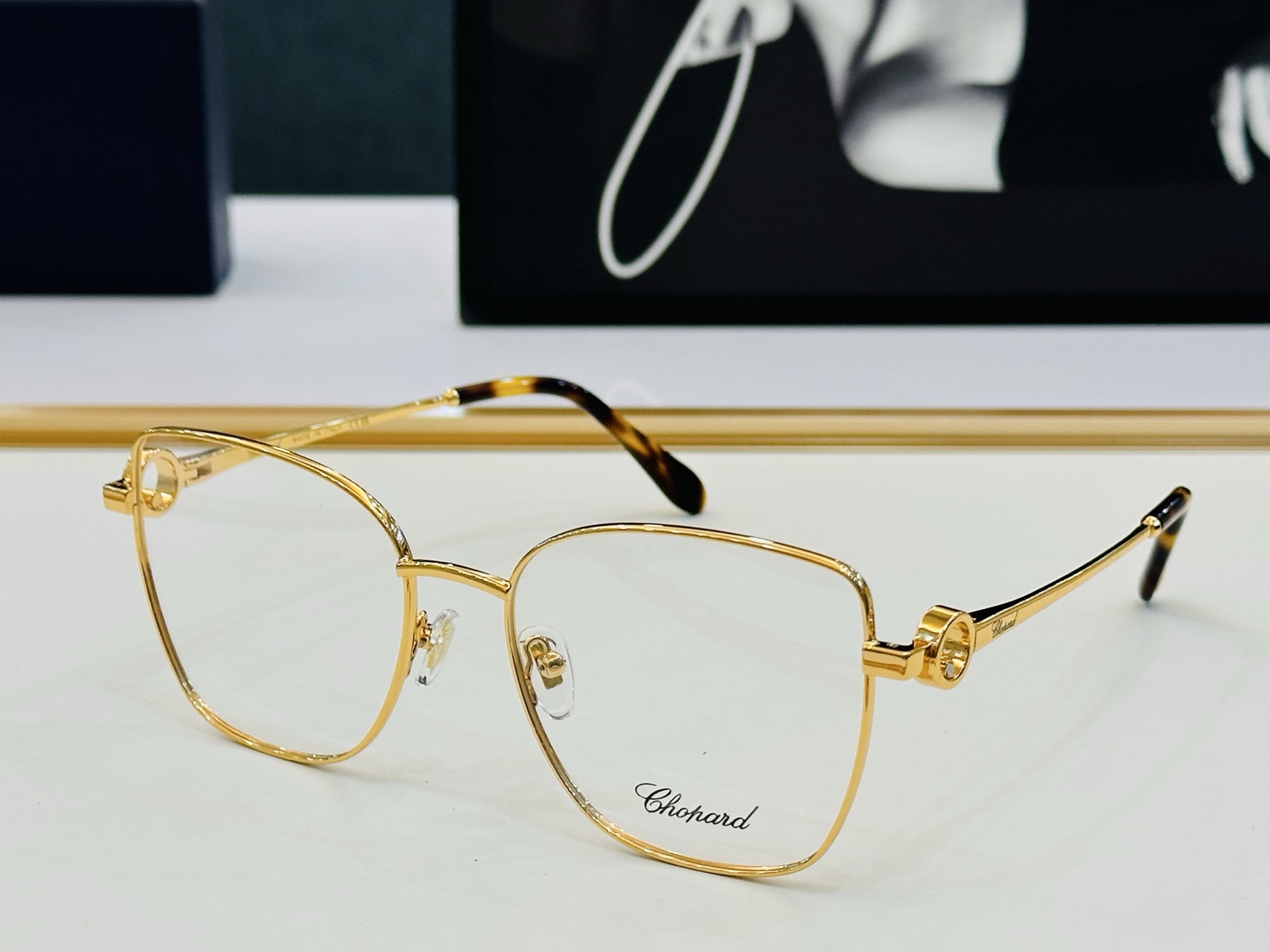 原版 ChoPard肖邦 MODEL VCHL437LS  Size：57口18-138  以现代时尚的