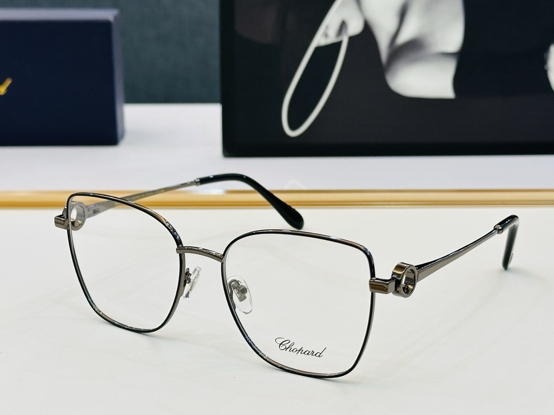 原版 ChoPard肖邦 MODEL VCHL437LS  Size：57口18-138  以现代时尚的